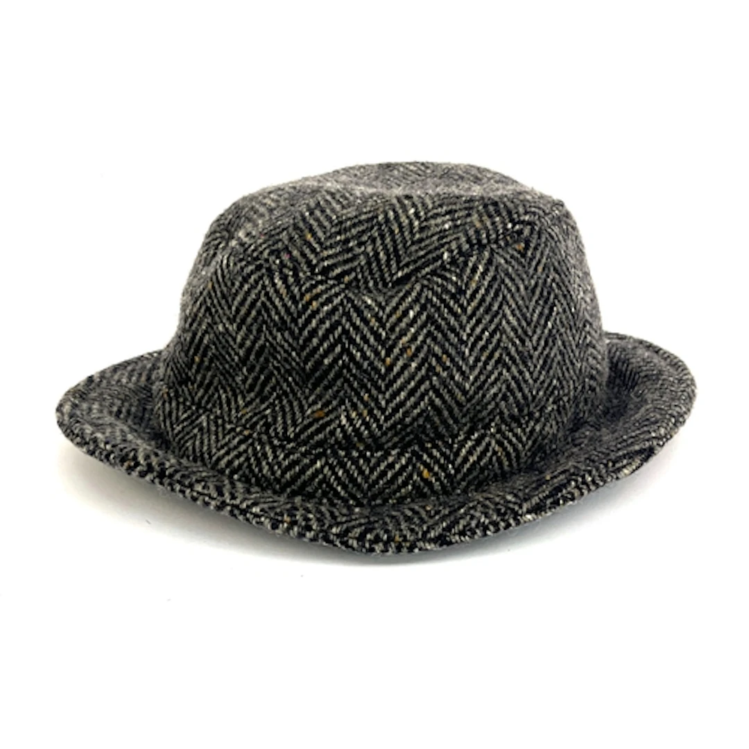 A Bates of 73 Jermyn Street tweed hat