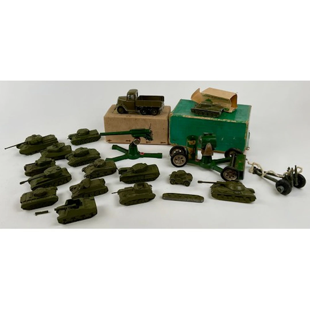 Military Vehicles - a quantity of metal military tank models...