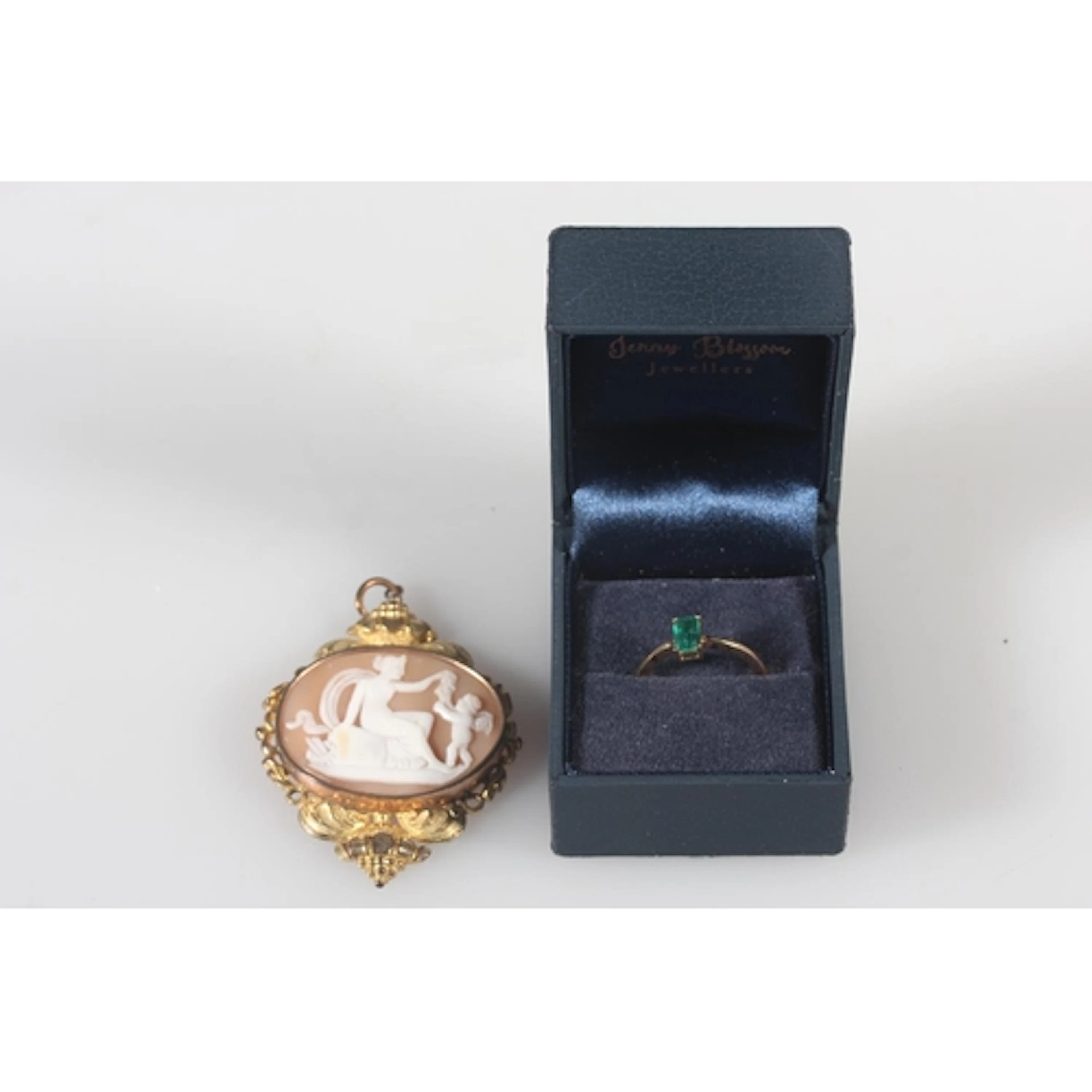 Italian gilt metal pendant with large carved cameo shell dep...