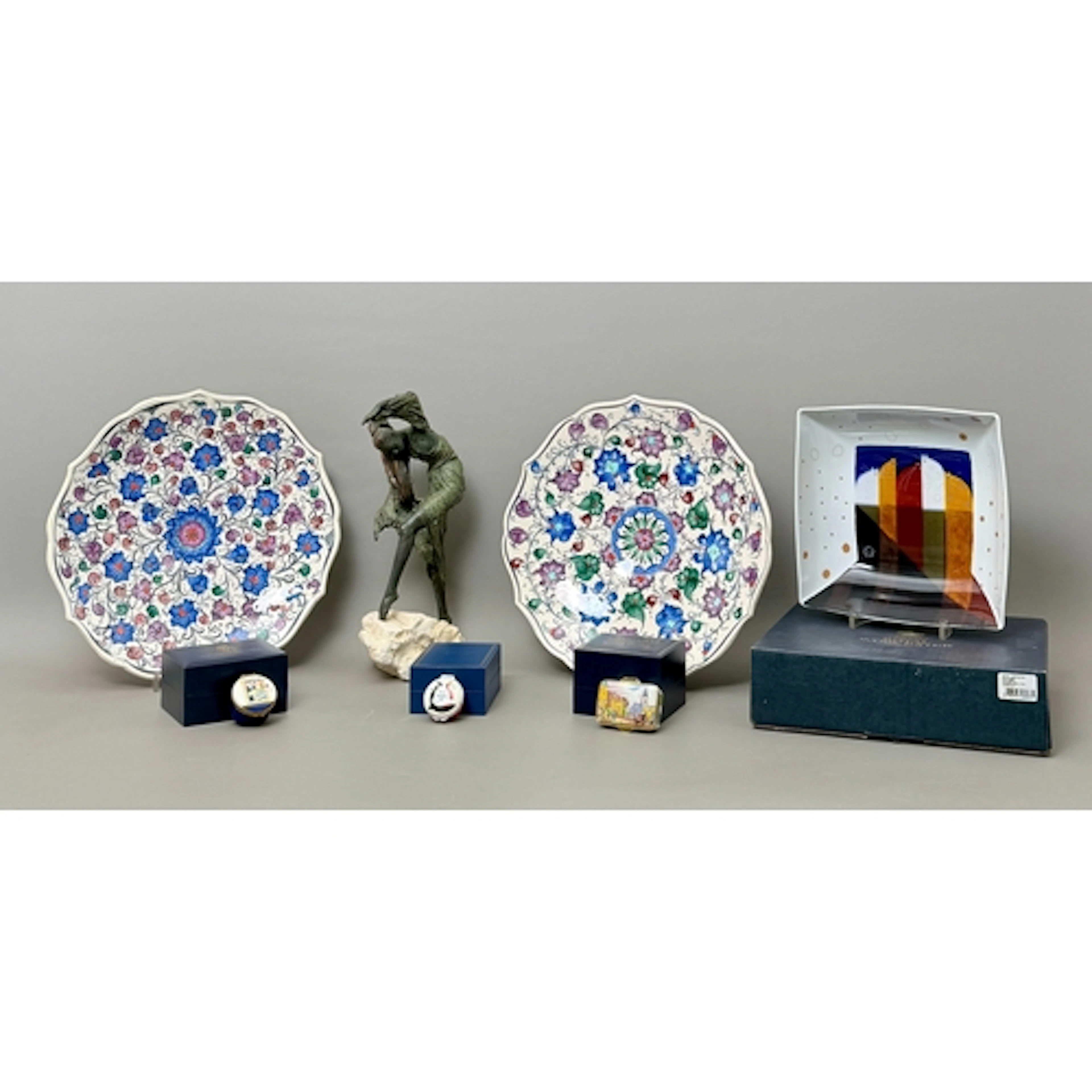 Seven pieces, comprising - 1. A pair of Turkish Iznik styl...