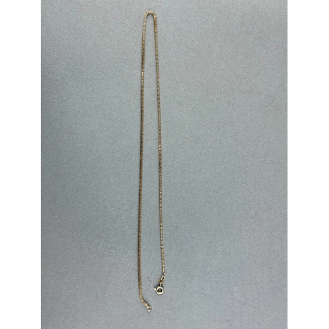 Jewellery: 9ct gold box link chain, length 48cm, width 1.5mm...