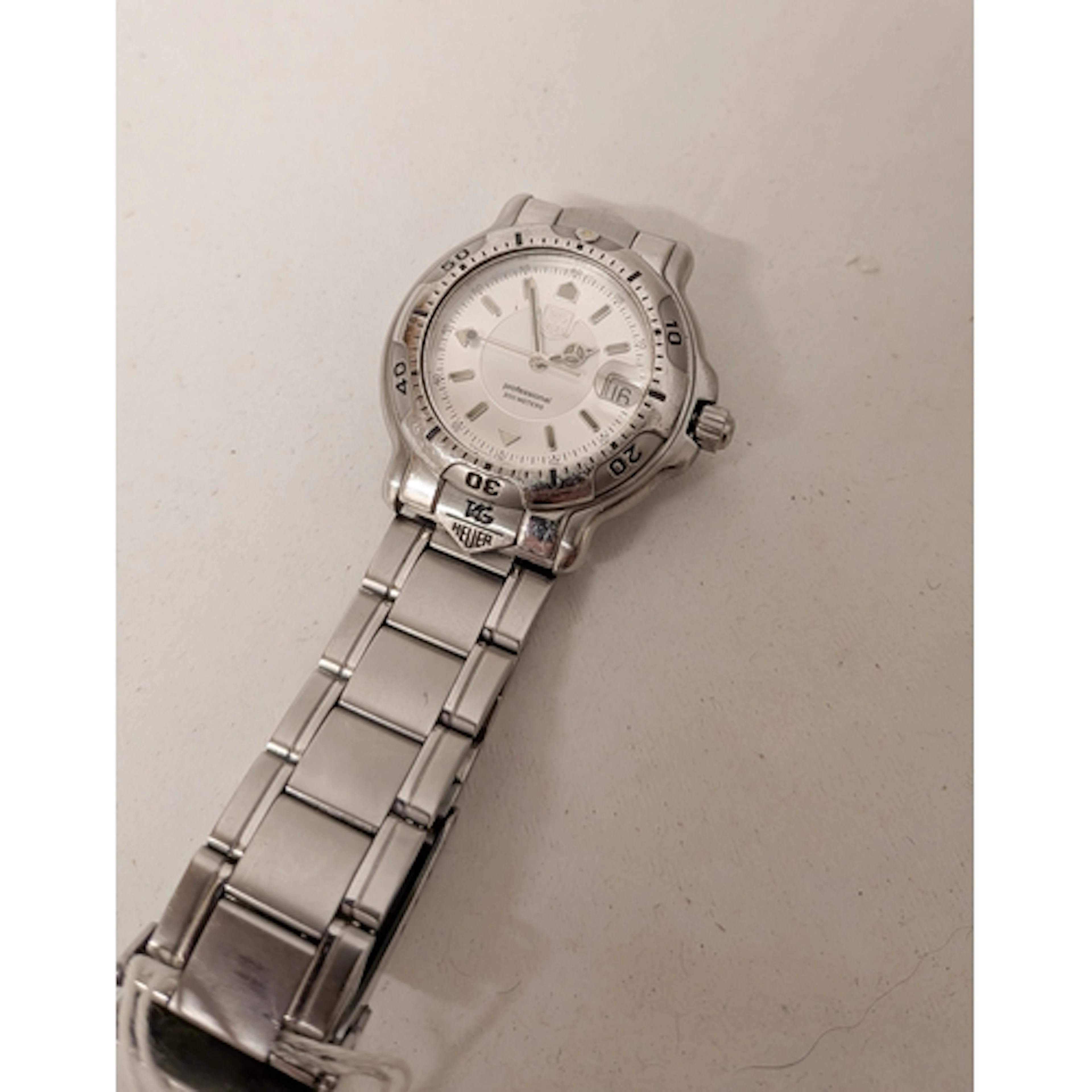 Tag Heuer - gents 6000 series quartz date wristwatch on a la...