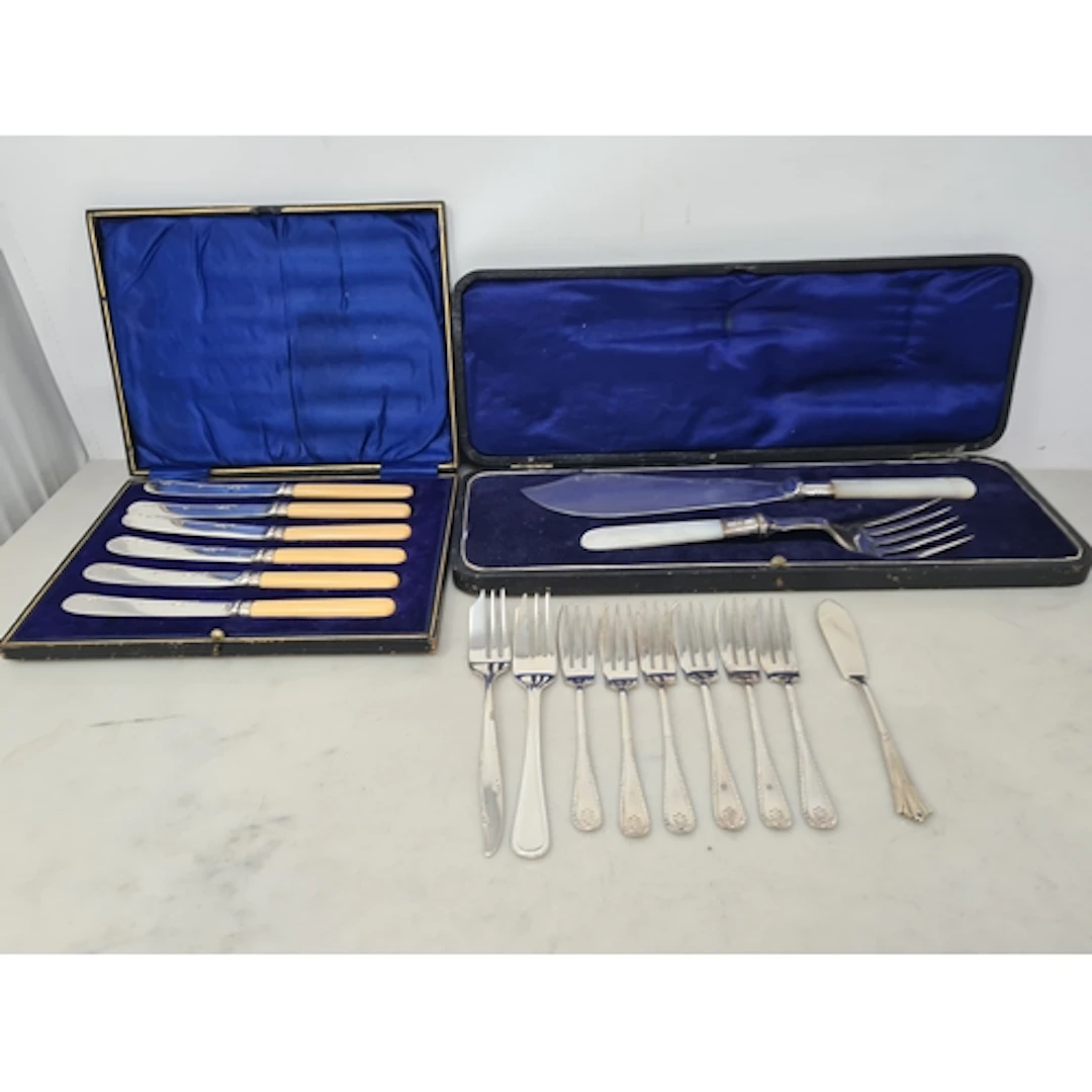 A Victorian silver Butter Knife, London 1894, plated Fish Se...