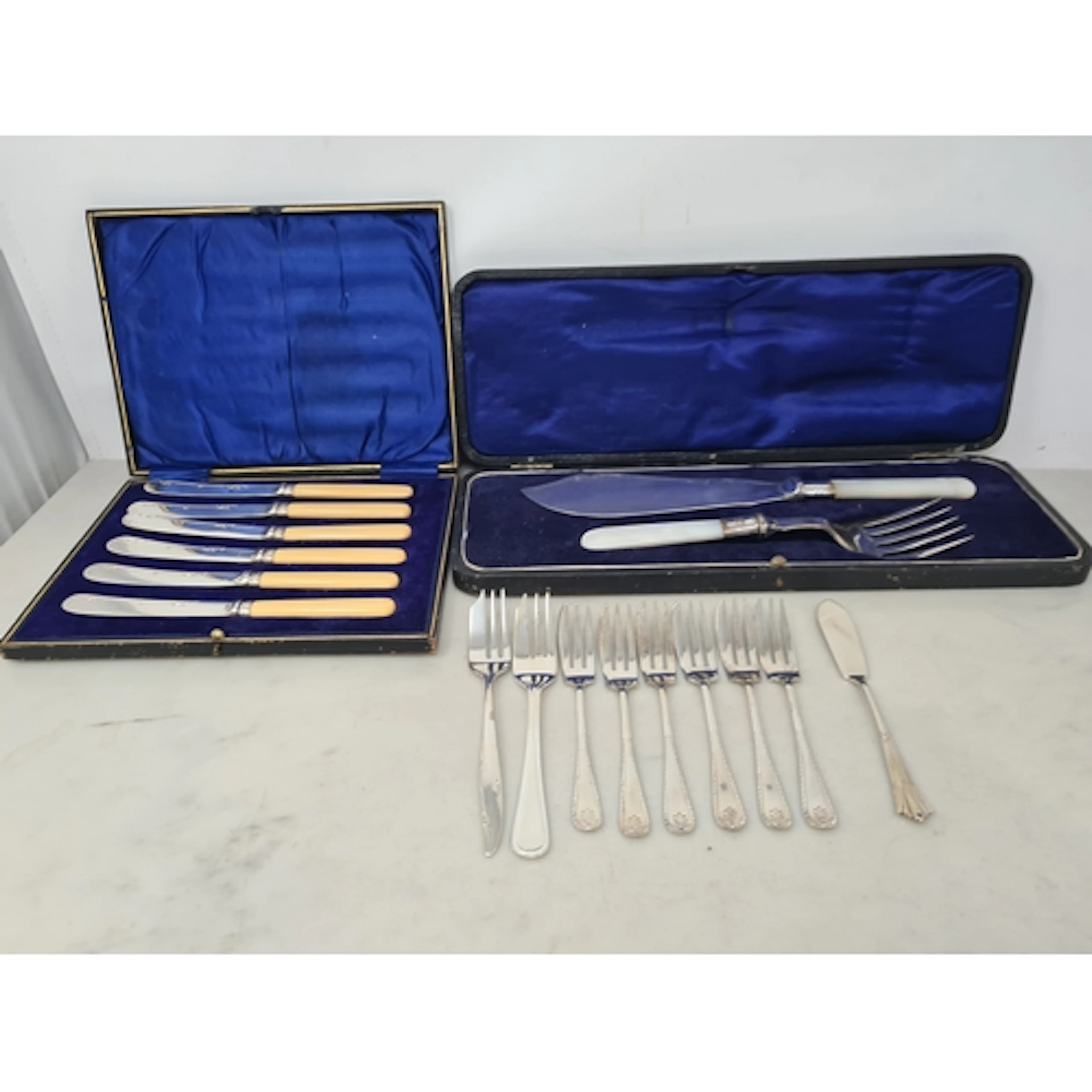 A Victorian silver Butter Knife, London 1894, plated Fish Se...