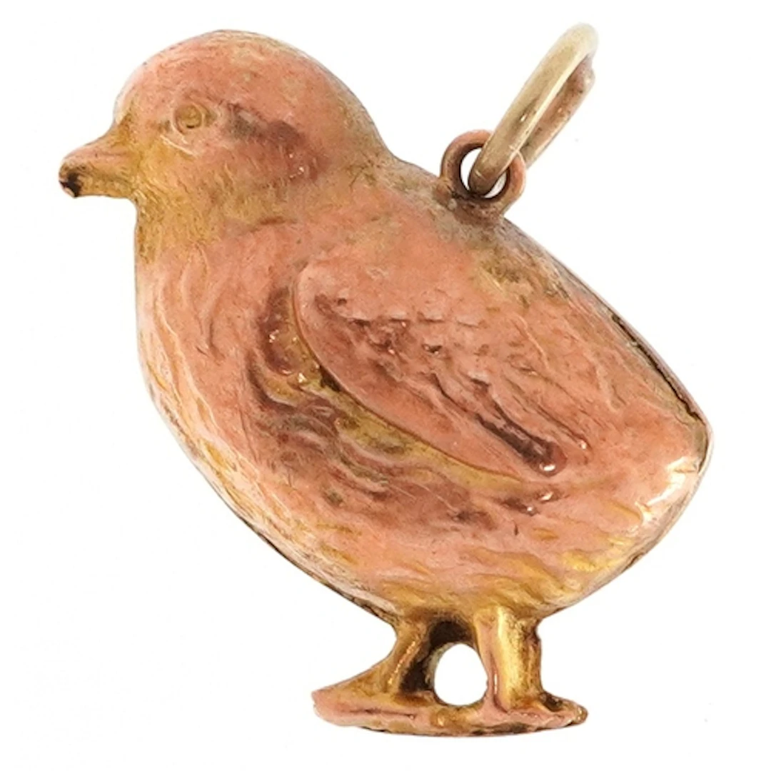 9ct gold charm in the form of a chick, 1.4cm high, 0.4g.