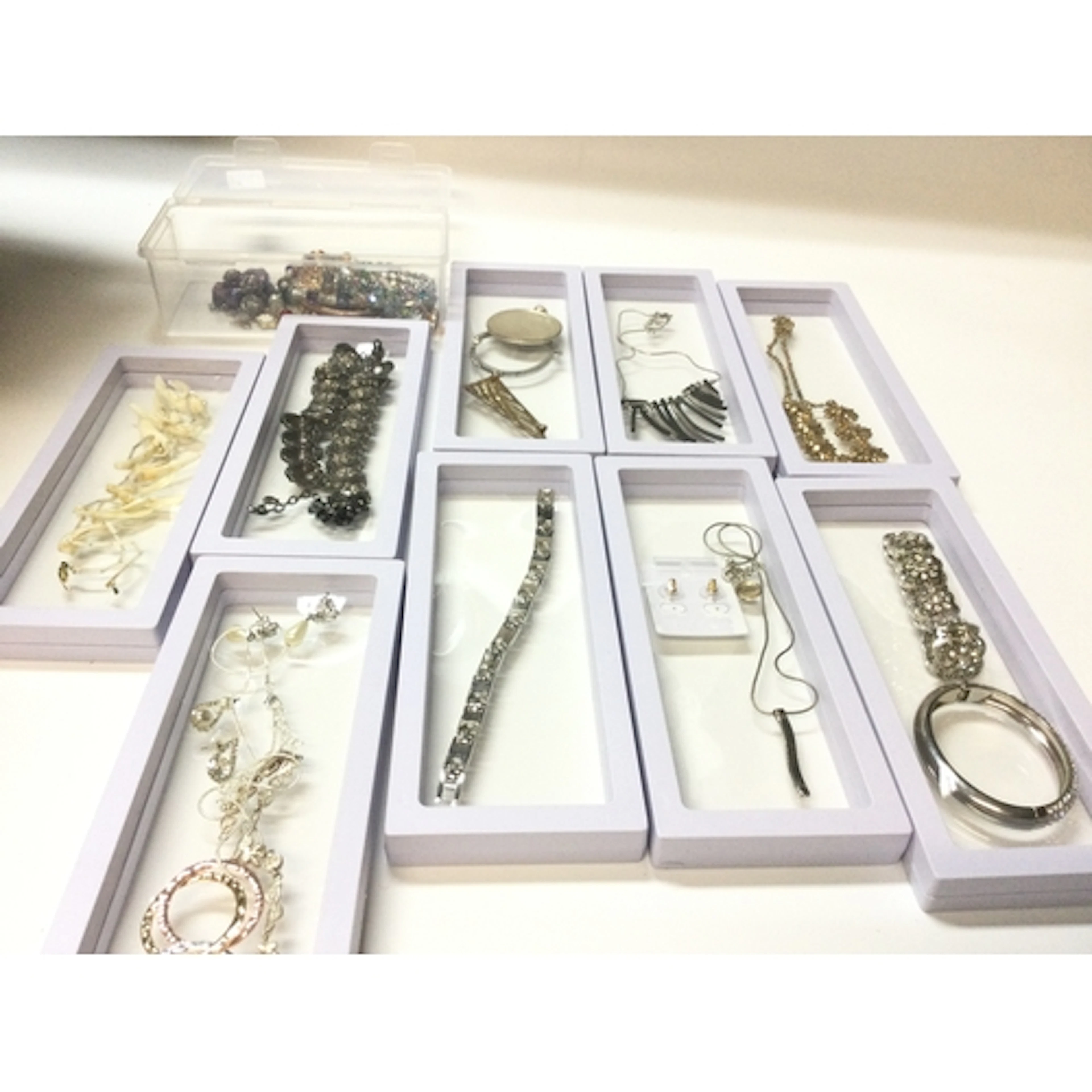 Quantity of dress jewellery