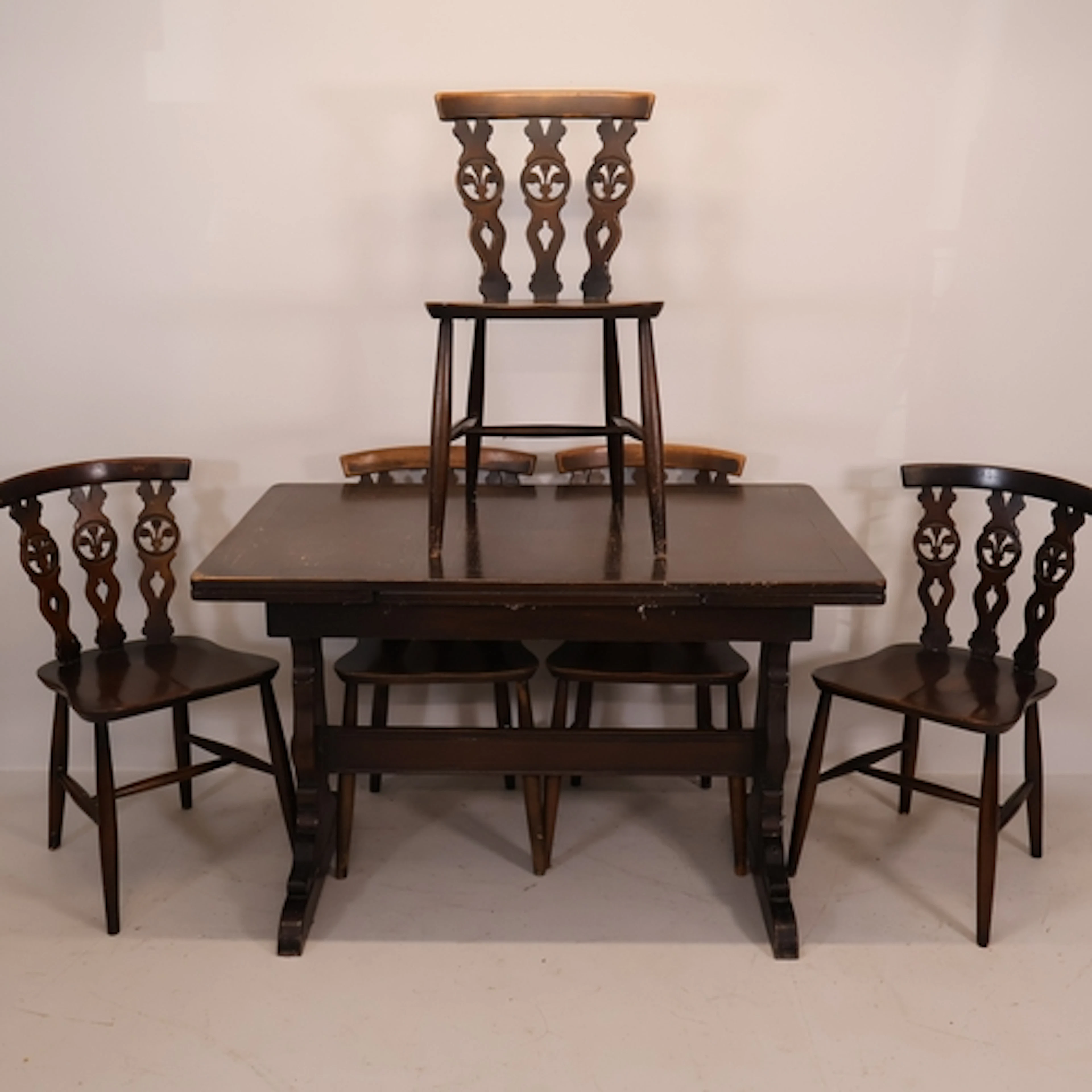 Ercol - A set of five Fleur-de-Lis dining chairs with fiddle...