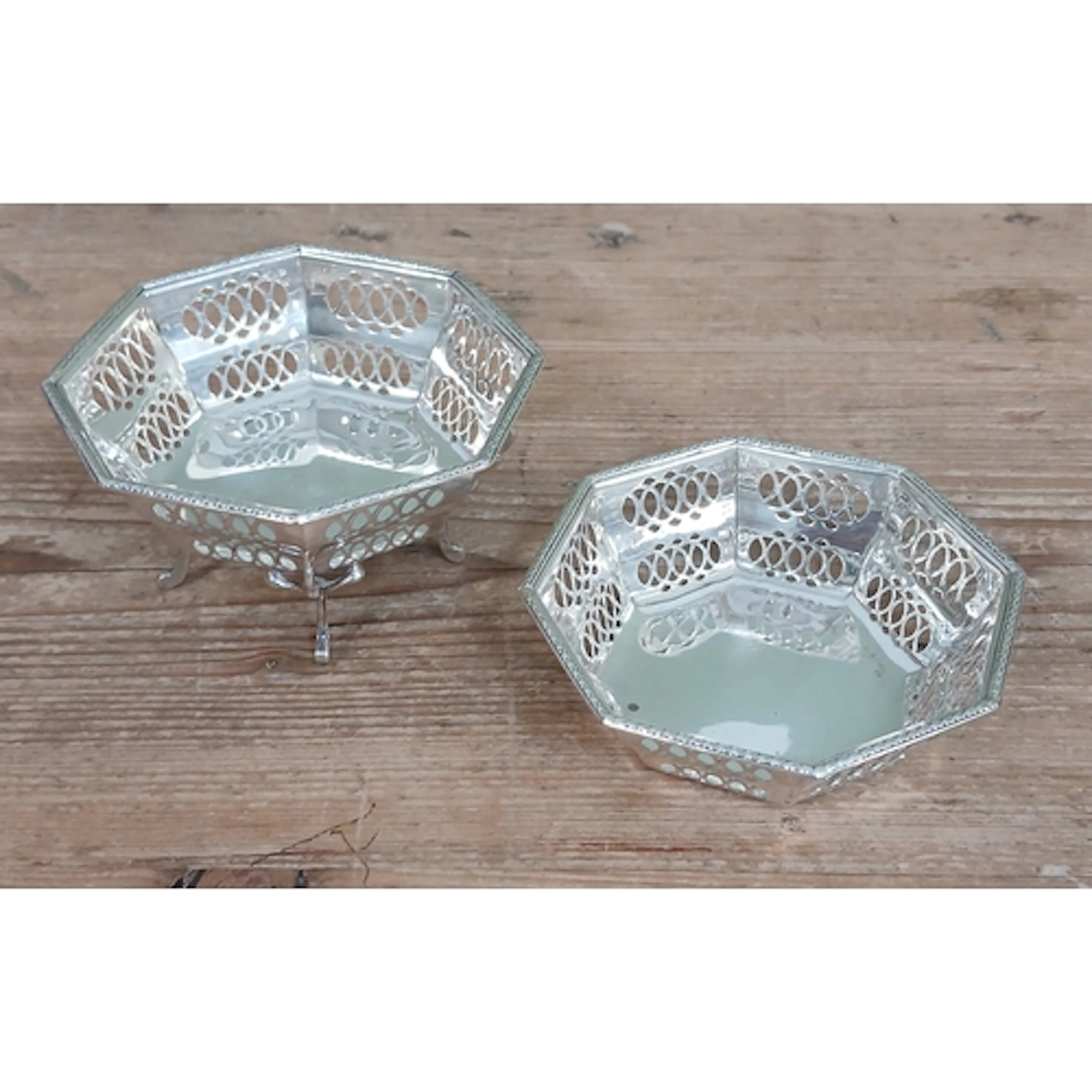 A pair of Edward VII pierced silver dishes, Asprey, London 1...