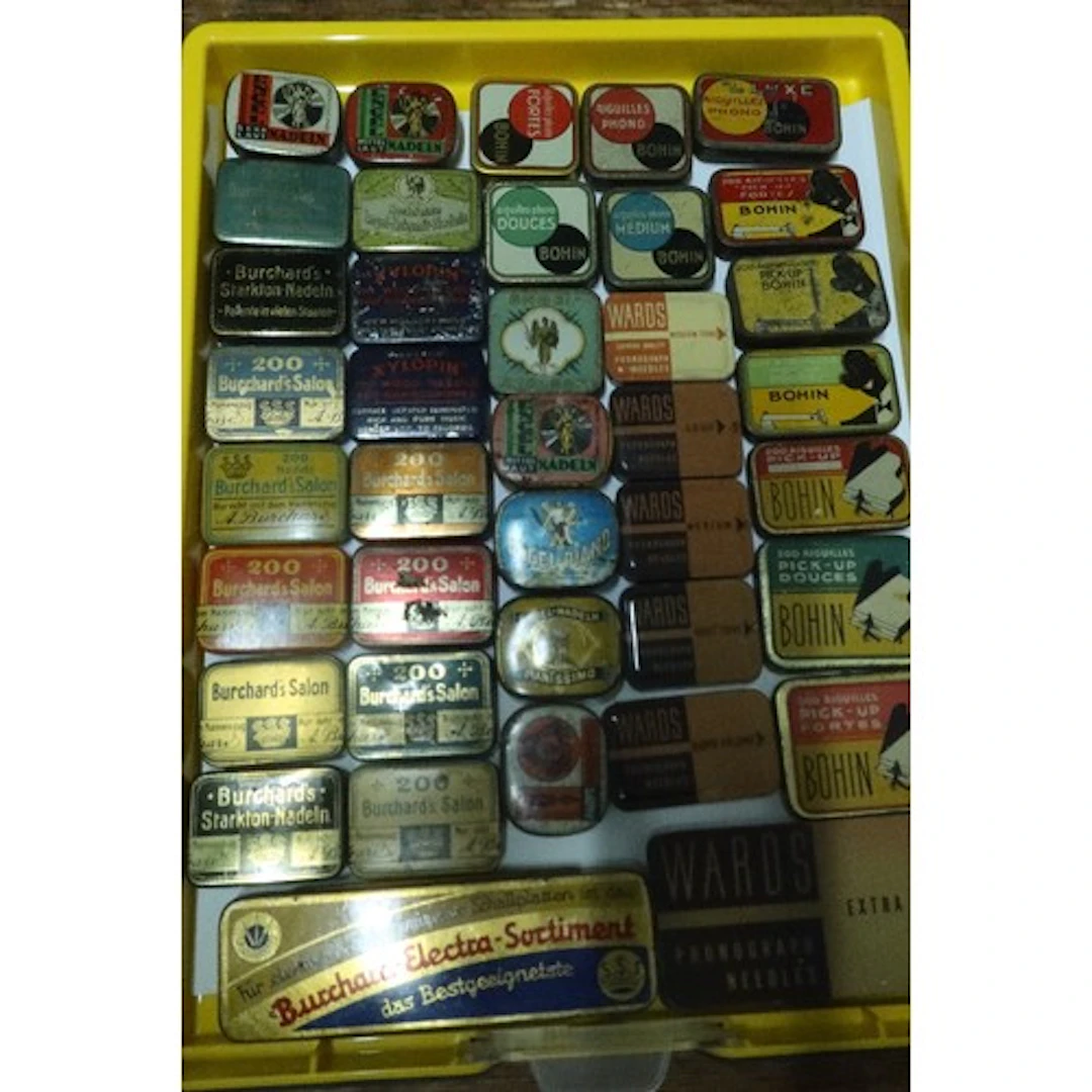 A tray of vintage gramphone needle tins