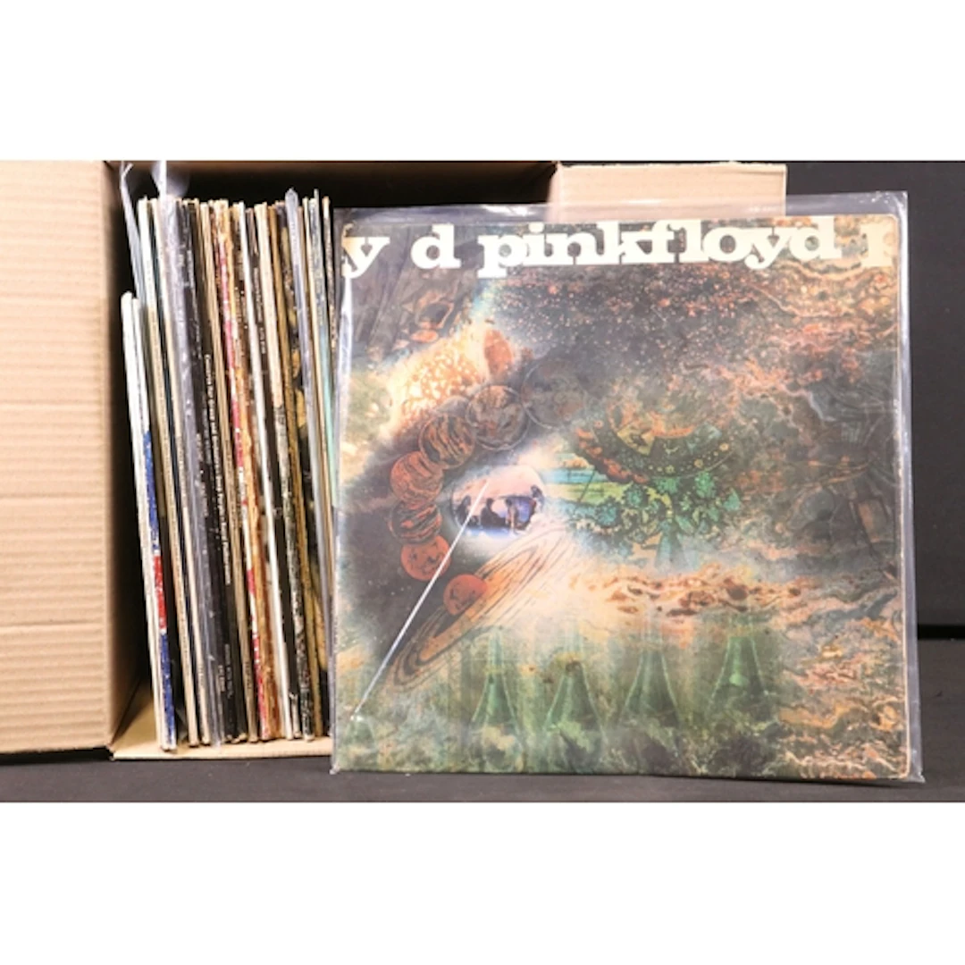 Vinyl - 28 mainly rock LPs and 3 10" to include Pink Floyd (...