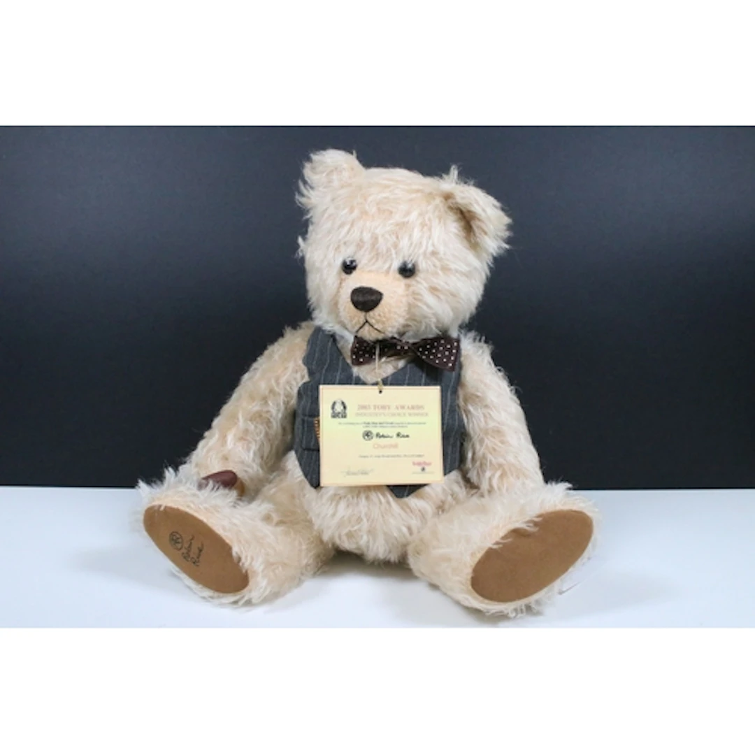 Robin Rive ' Churchill ' teddy bear, 2003 Toby awards indust...