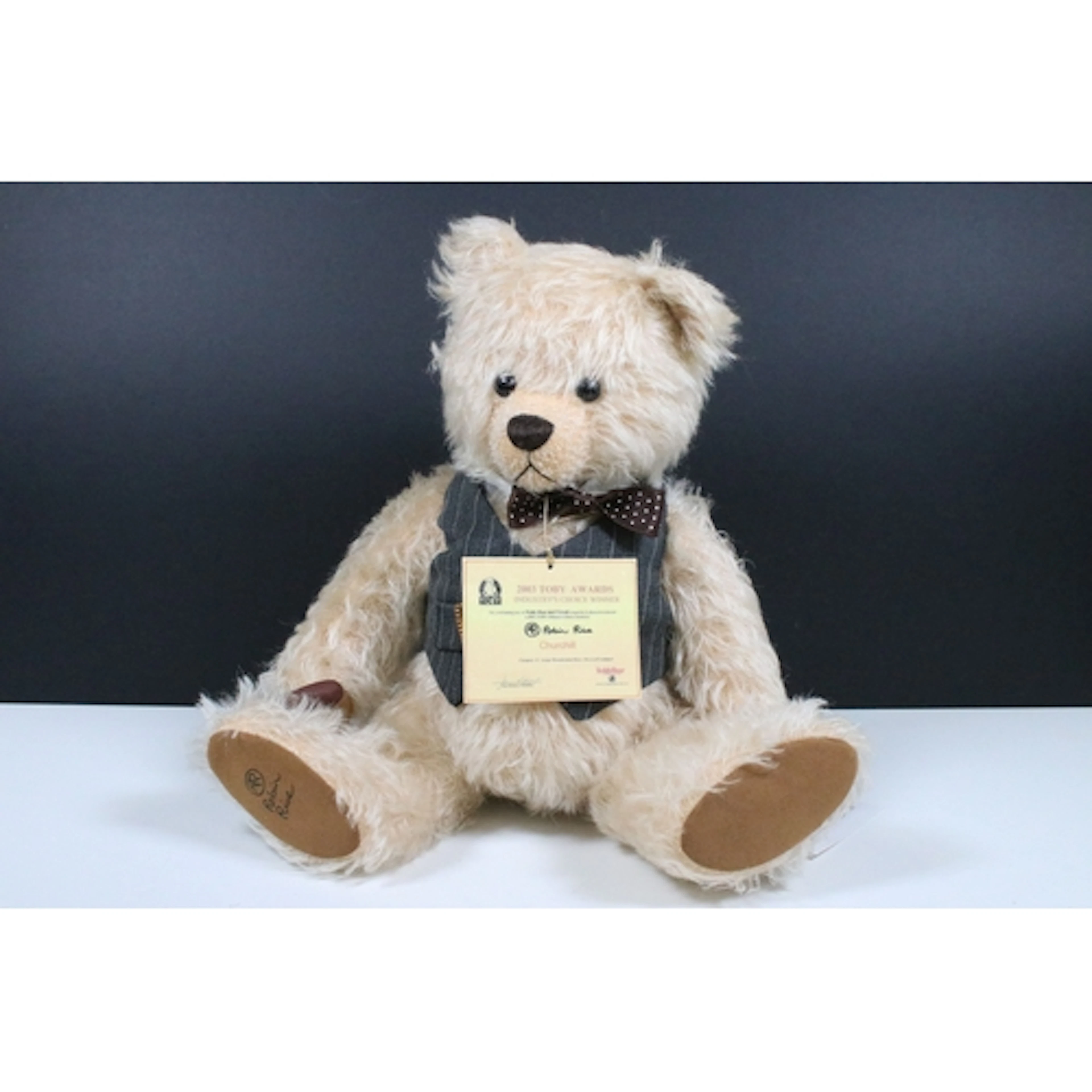 Robin Rive ' Churchill ' teddy bear, 2003 Toby awards indust...