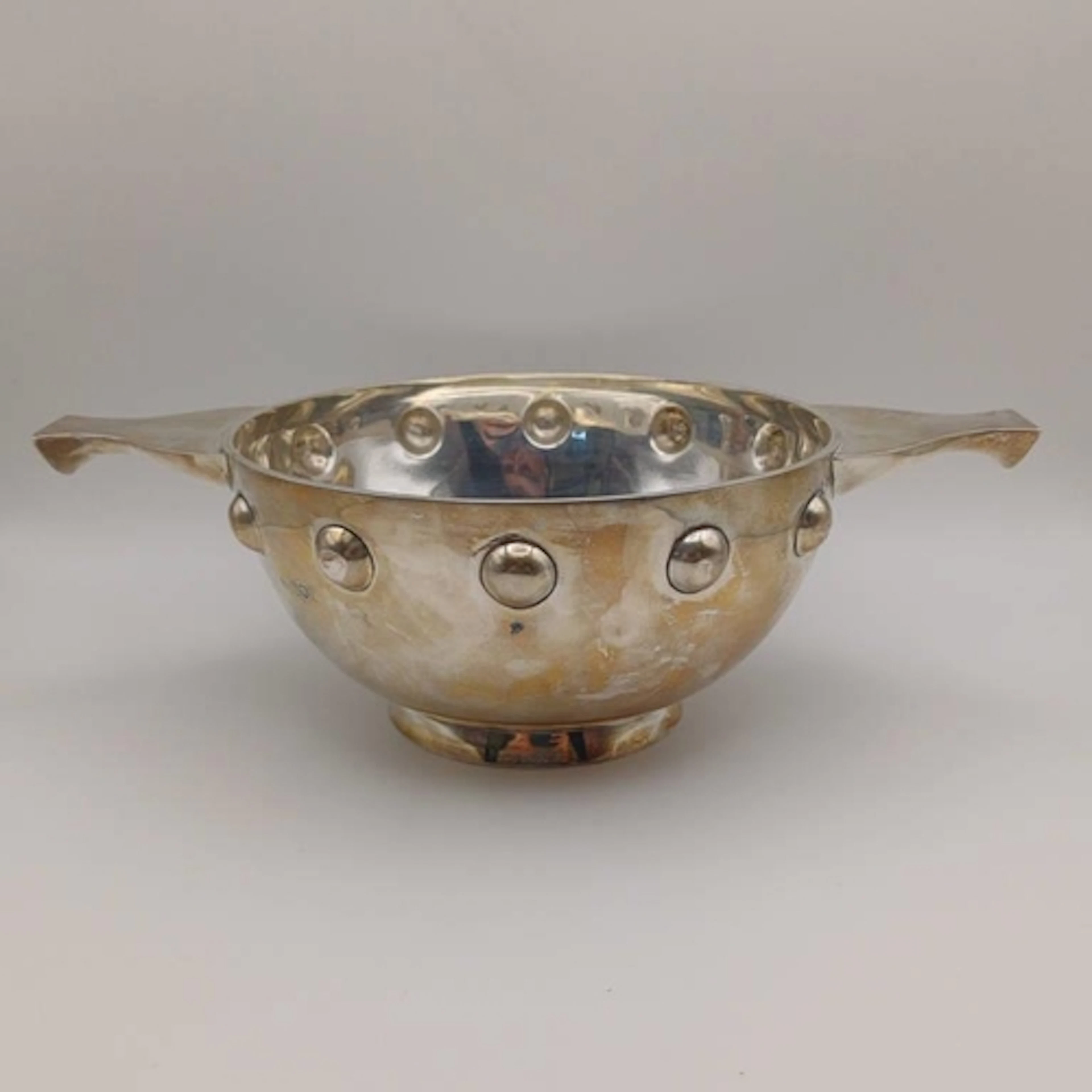 AN ARTS & CRAFTS STYLE SILVER BOWL IN THE SHAPE OF A QUAICH ...