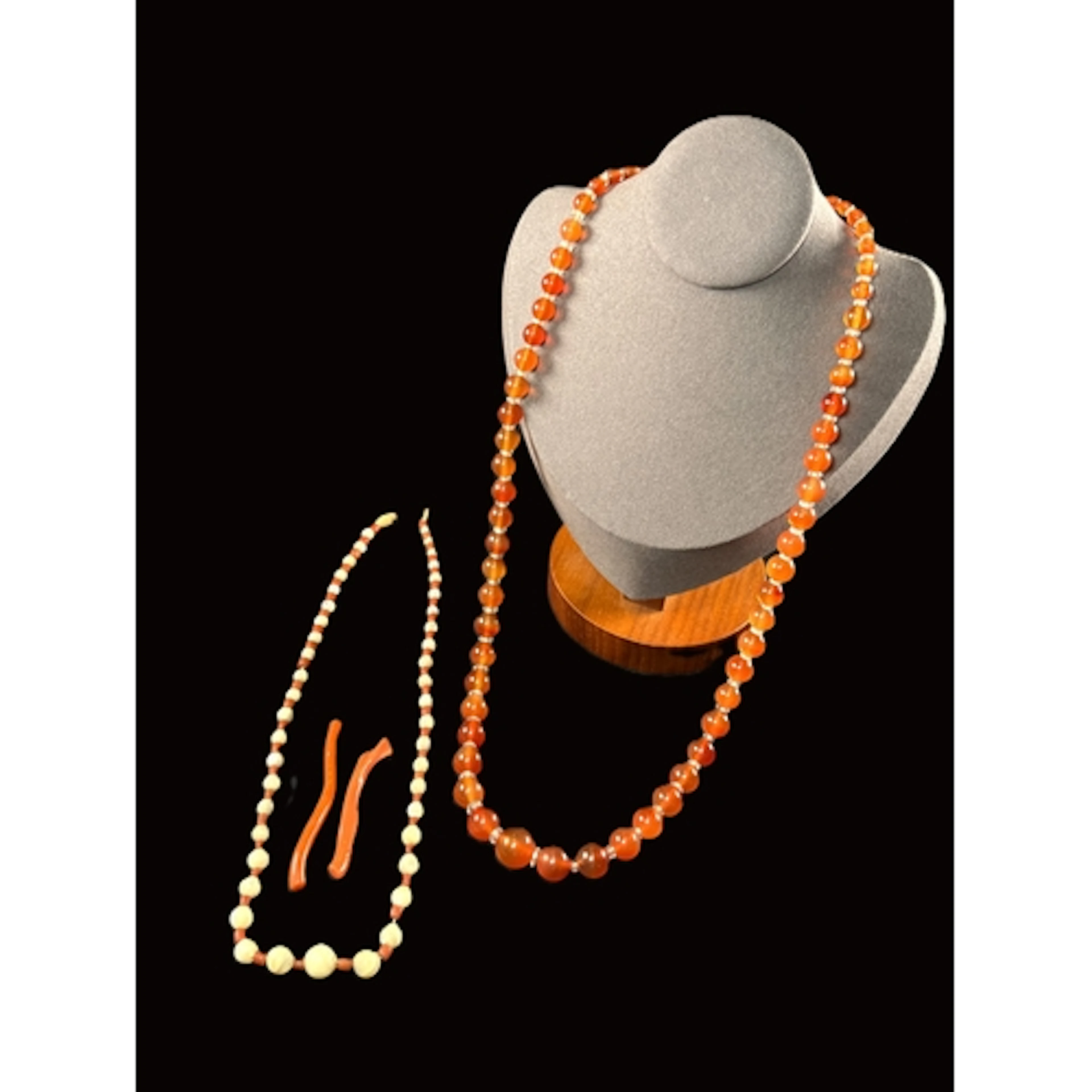 A vintage hardstone, possibly Carnelian, bead necklace with ...