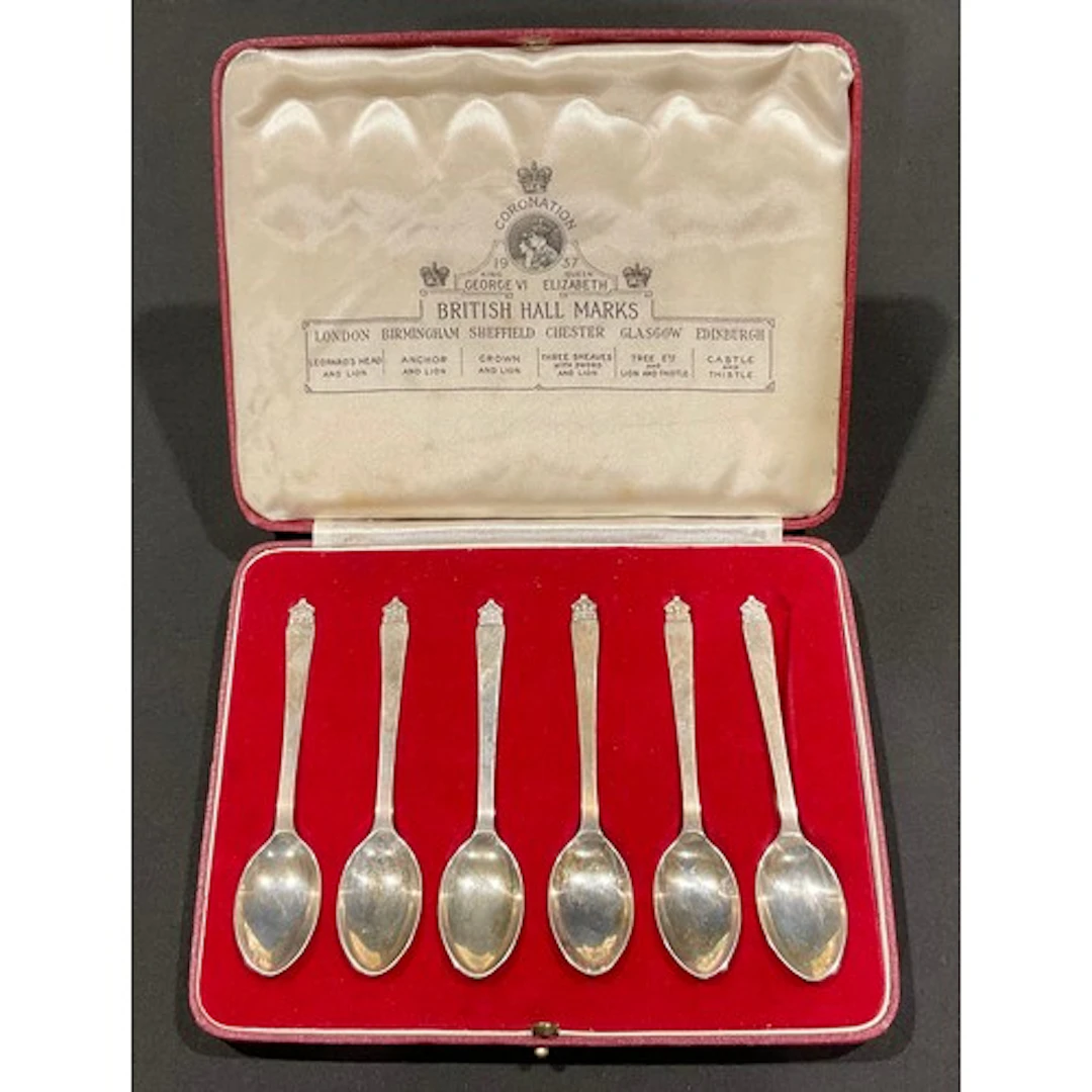 A set of six George VI silver teaspoons, British Hall Marks,...
