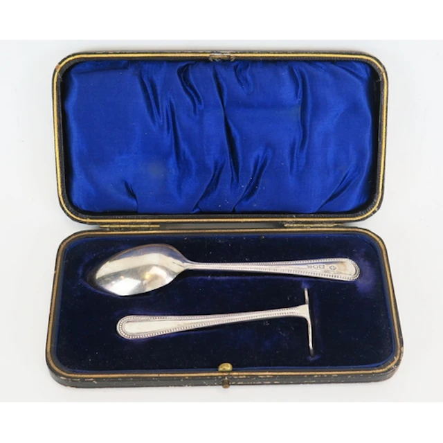 An Edward VII silver spoon and pusher, maker William Hutton ...