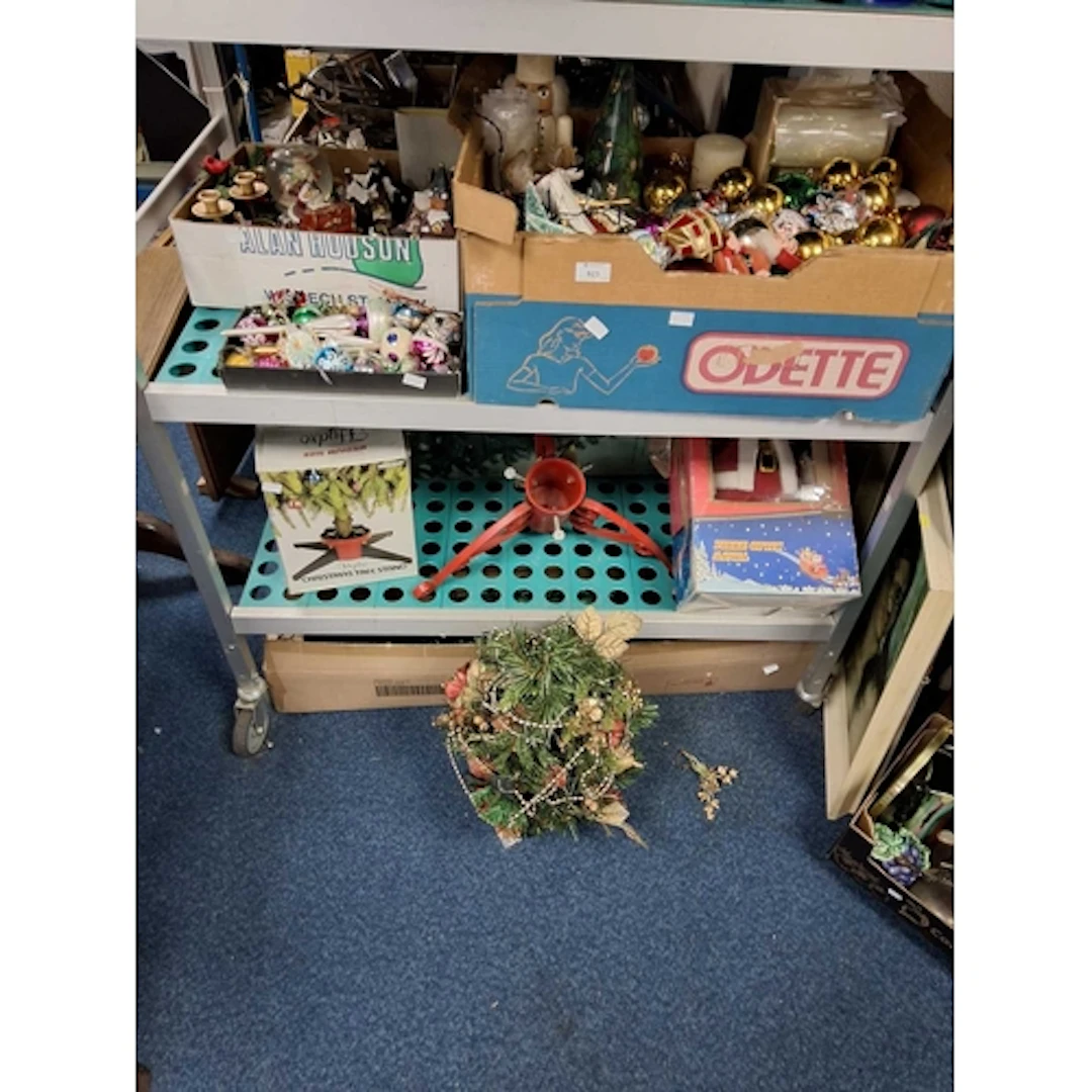 THREE BOXES AND LOOSE OF VINTAGE CHRISTMAS DECORATIONS to in...
