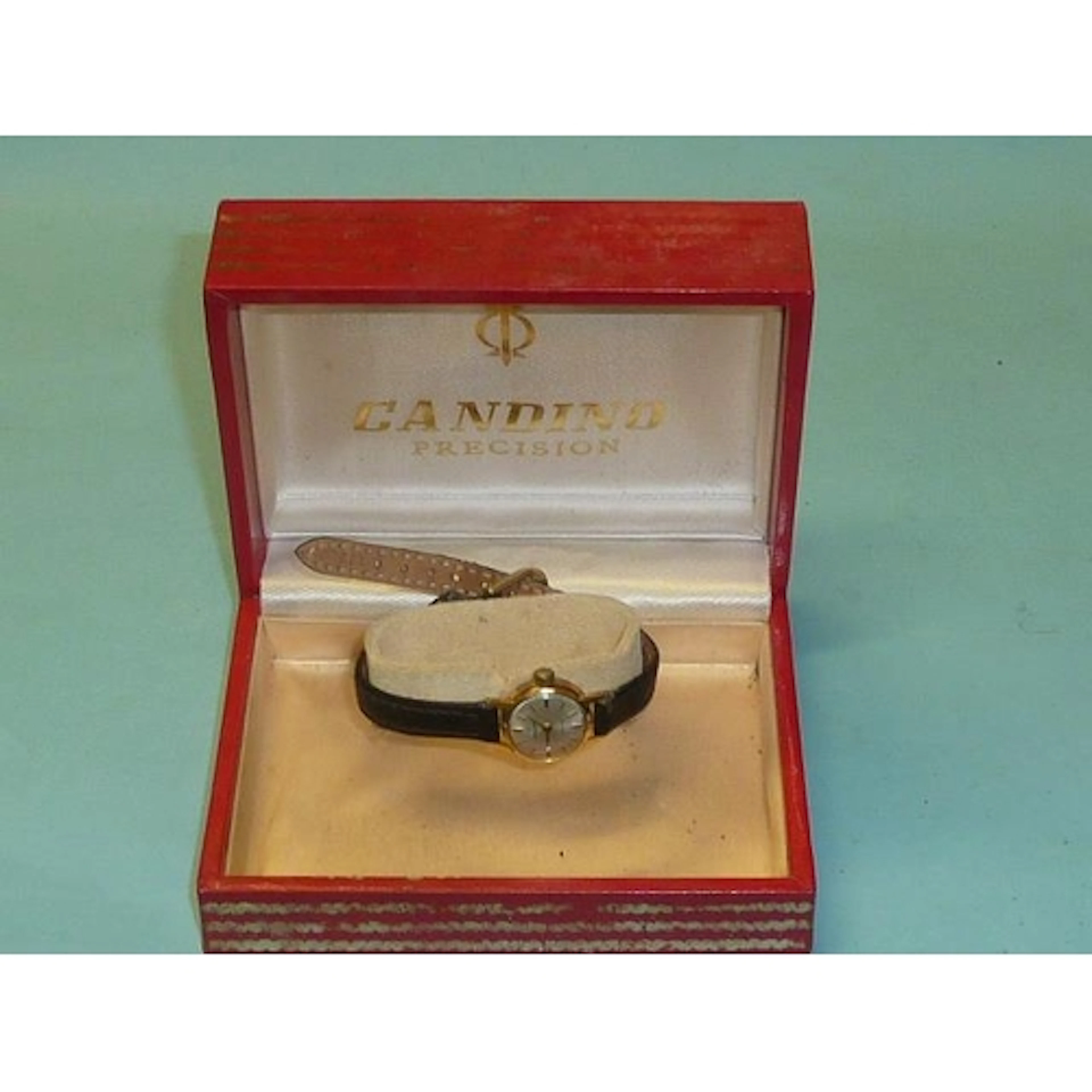 Candino, a lady's 18ct-gold-cased "Gold Signs" wrist watch, ...