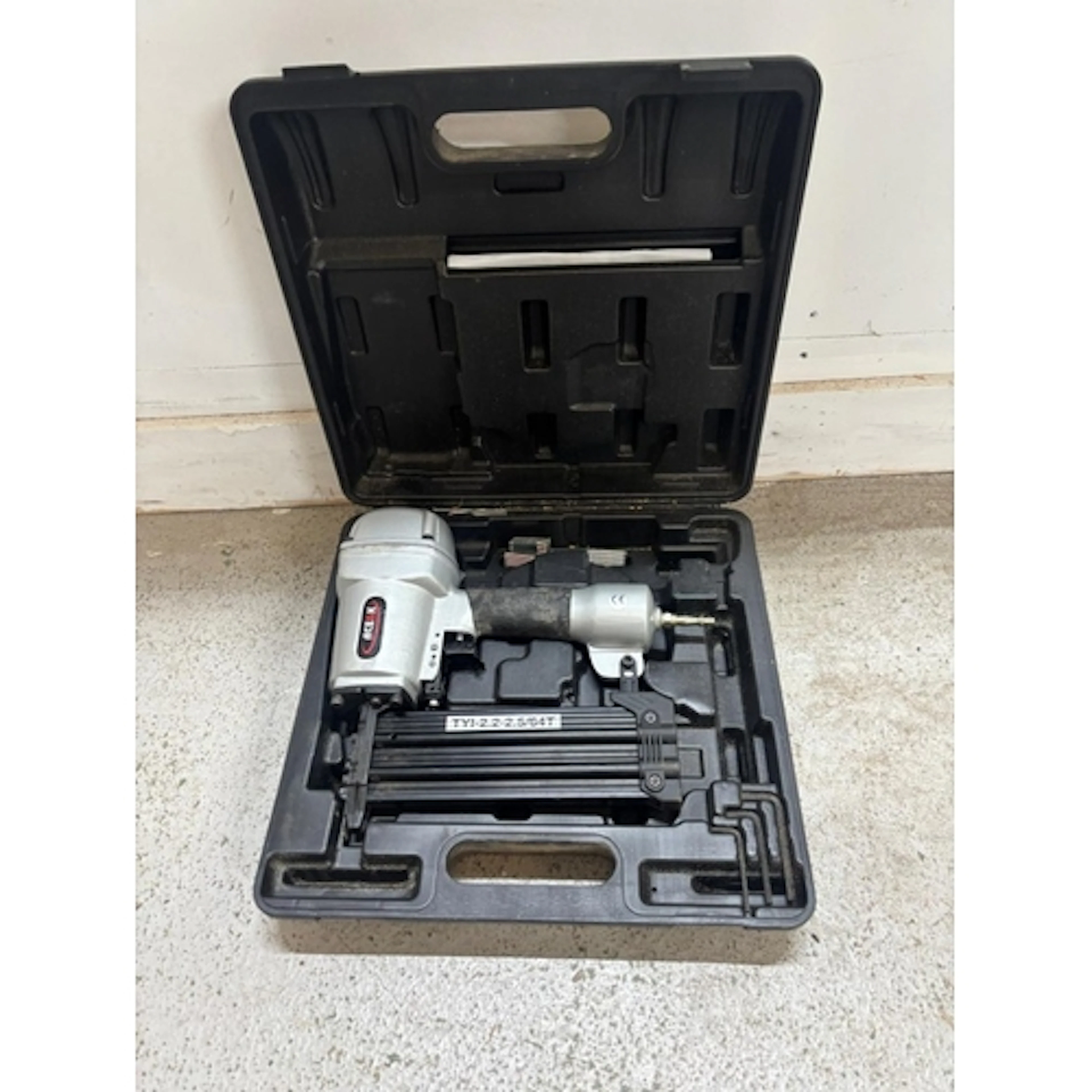 Ace and K T-nailer model TYI-22-2.5/64T in original case...