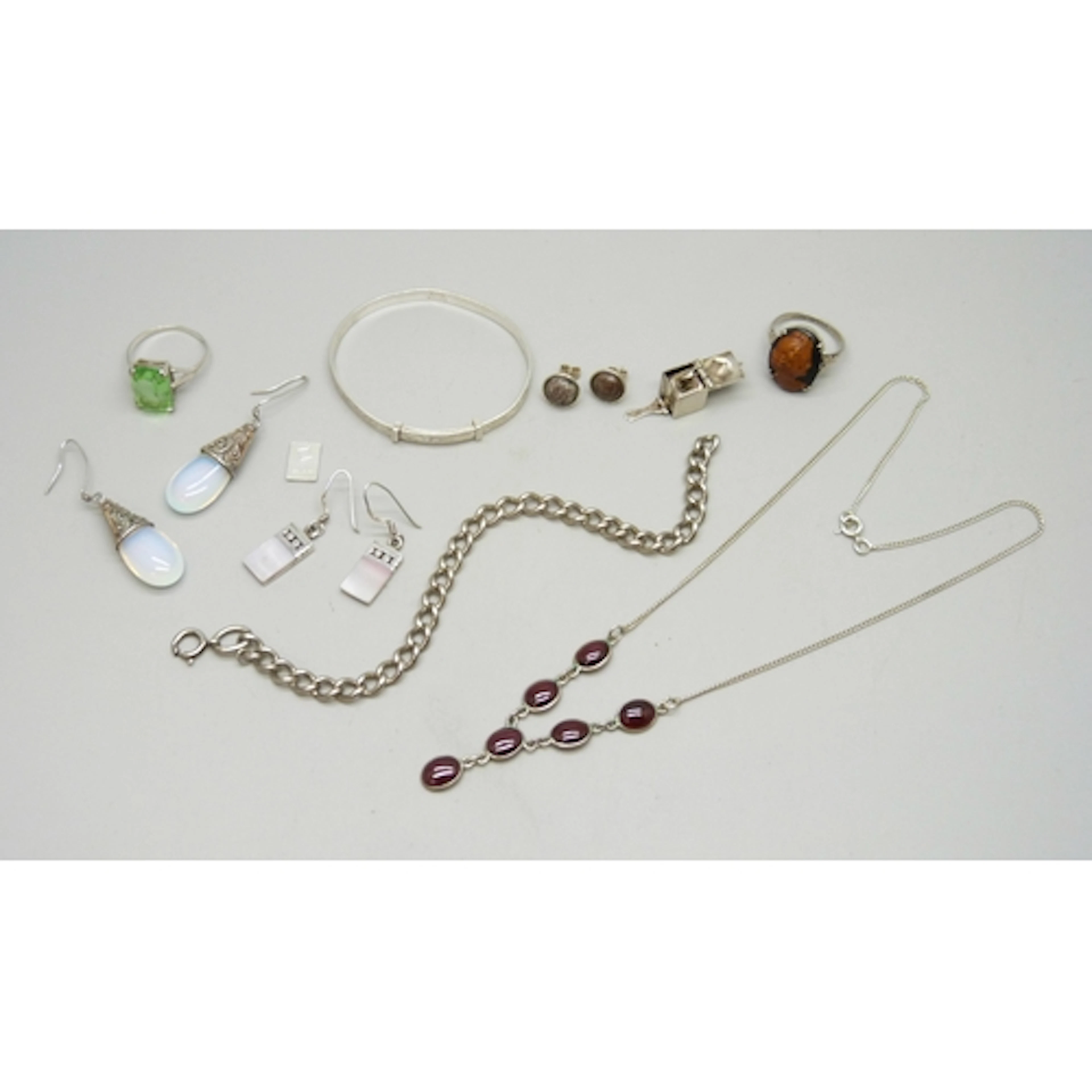 A collection of silver jewellery including a garnet drop nec...