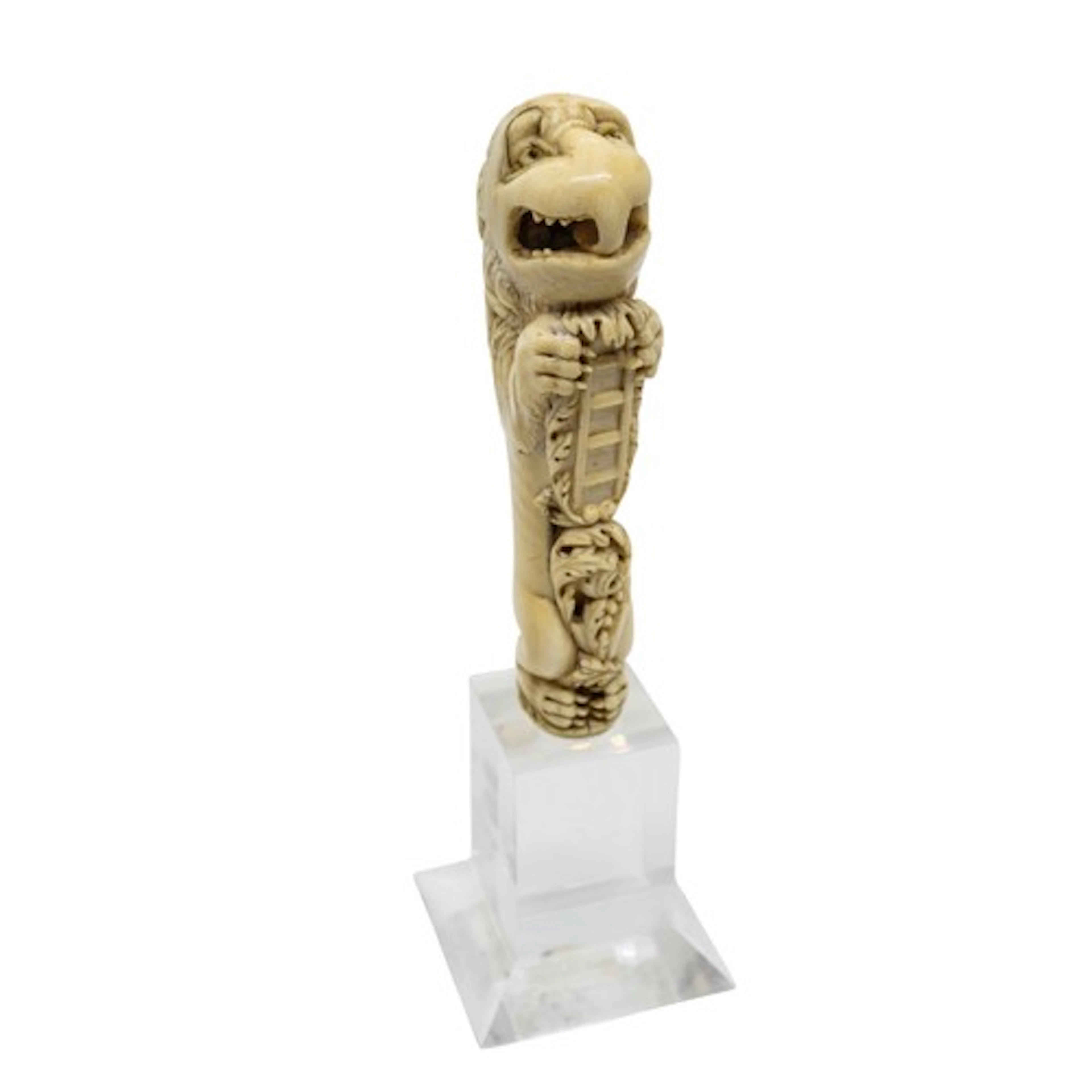 A FINE AND RARE VERONESE IVORY HUNTING SWORD HANDLE 15TH/16...