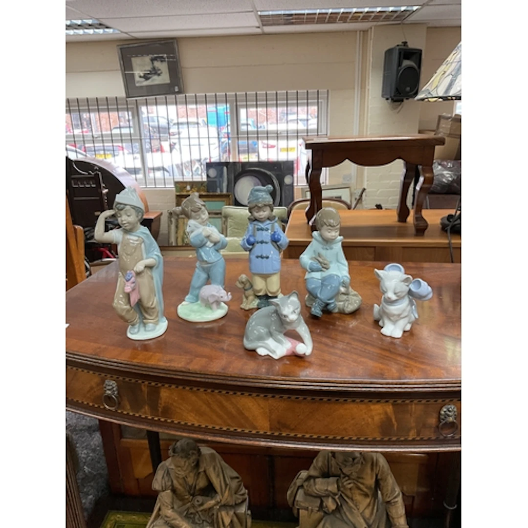 Six NAO figurines.