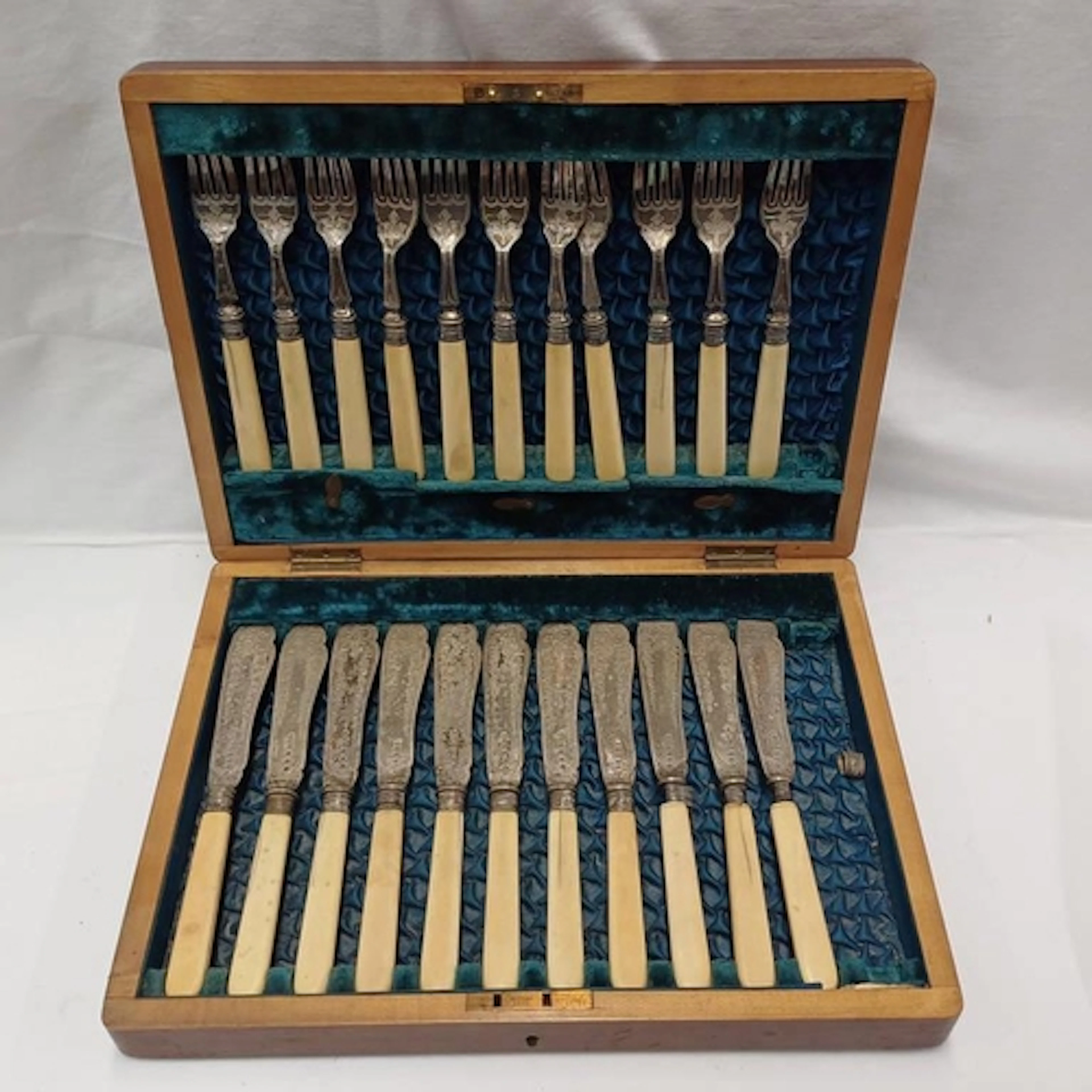 A VICTORIAN SILVER BLADED CANTEEN OF CUTLERY, SHEFFIELD 1894...