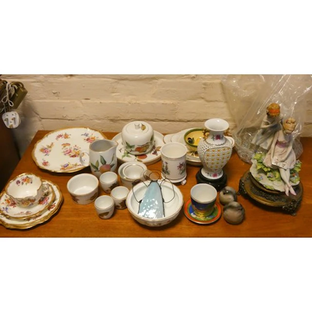 Five pieces of Dresden Sprays, Worcester Evesham china, Ital...