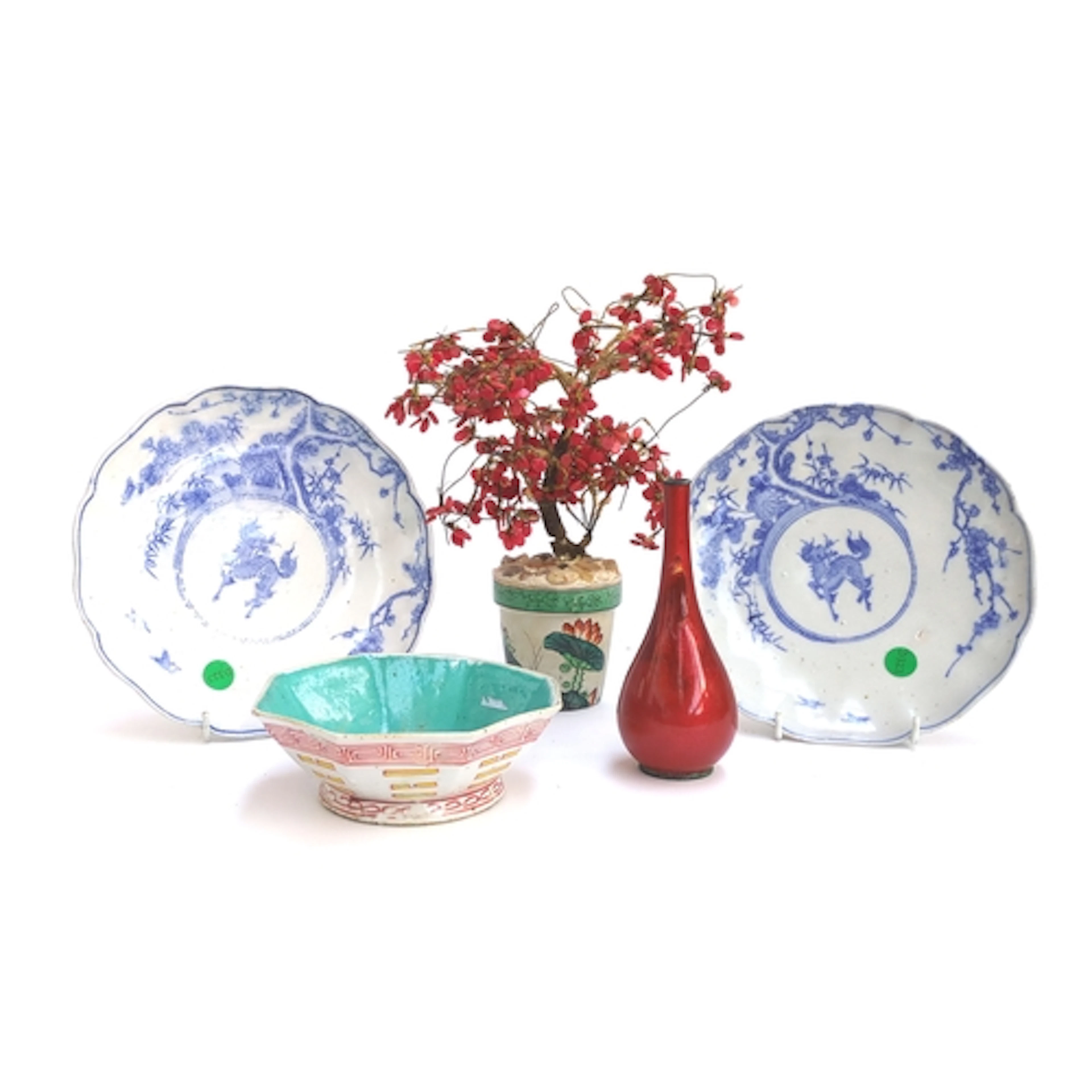 A collection of Asian blue and white ceramics to include: pa...