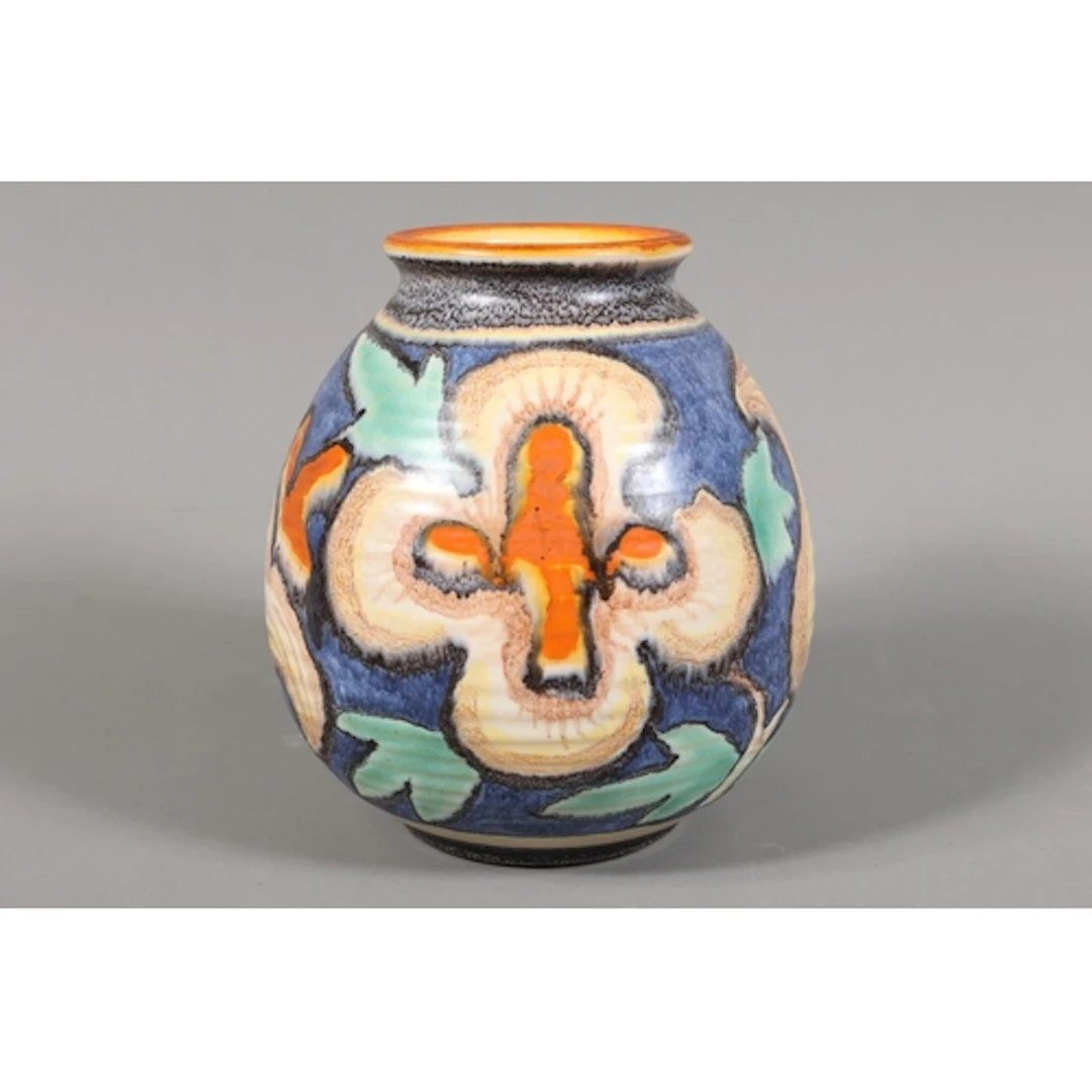 Mid-century Studio Pottery vase decorated with flowerheads, ...