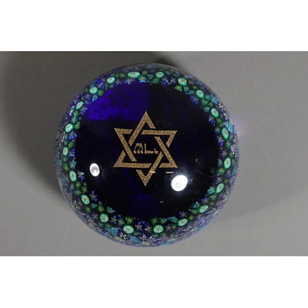 Murano Vetreria Fiori Judaica paperweight featuring a gold f...