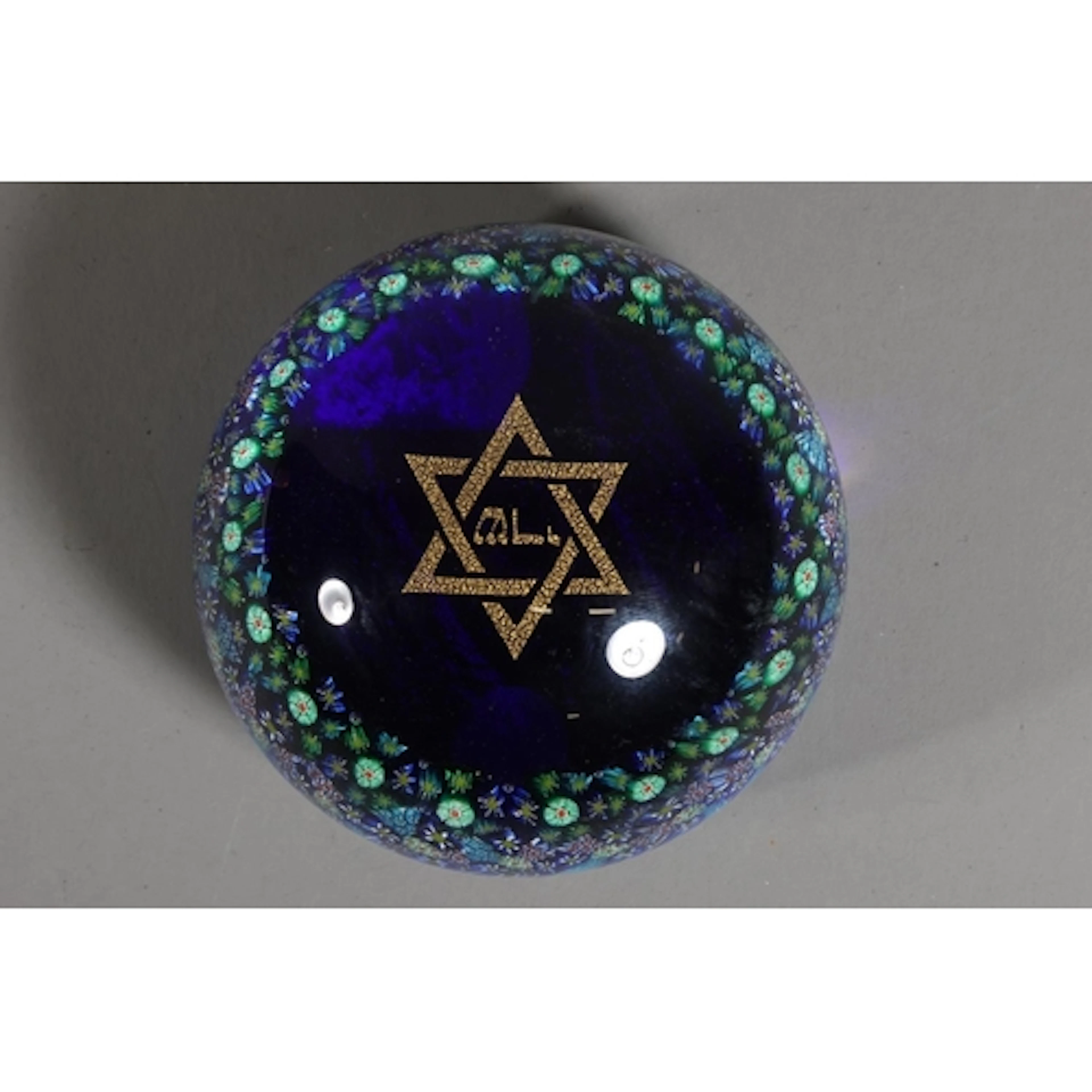 Murano Vetreria Fiori Judaica paperweight featuring a gold f...