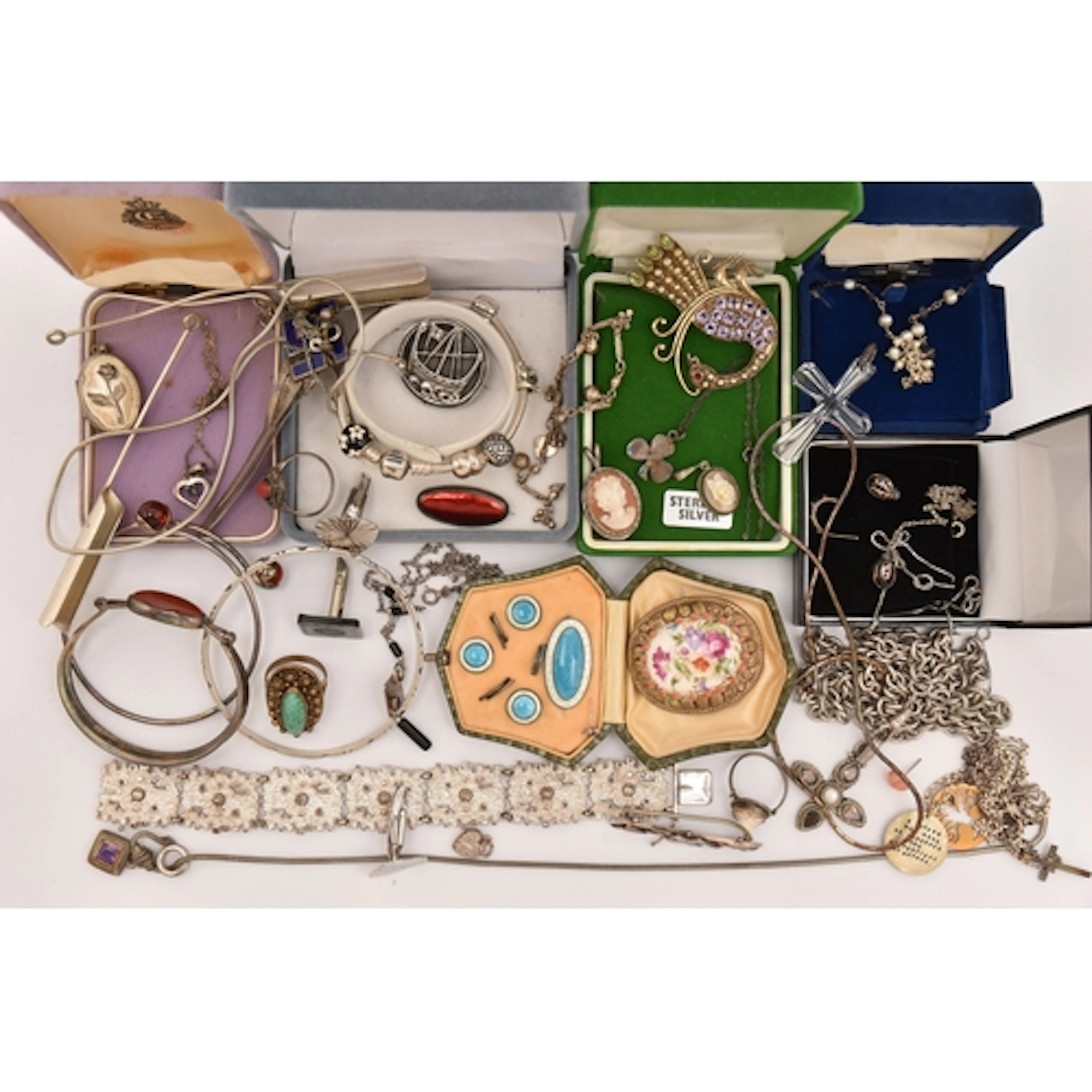 AN ASSORTMENT OF SILVER AND WHITE METAL JEWELLERY, to includ...
