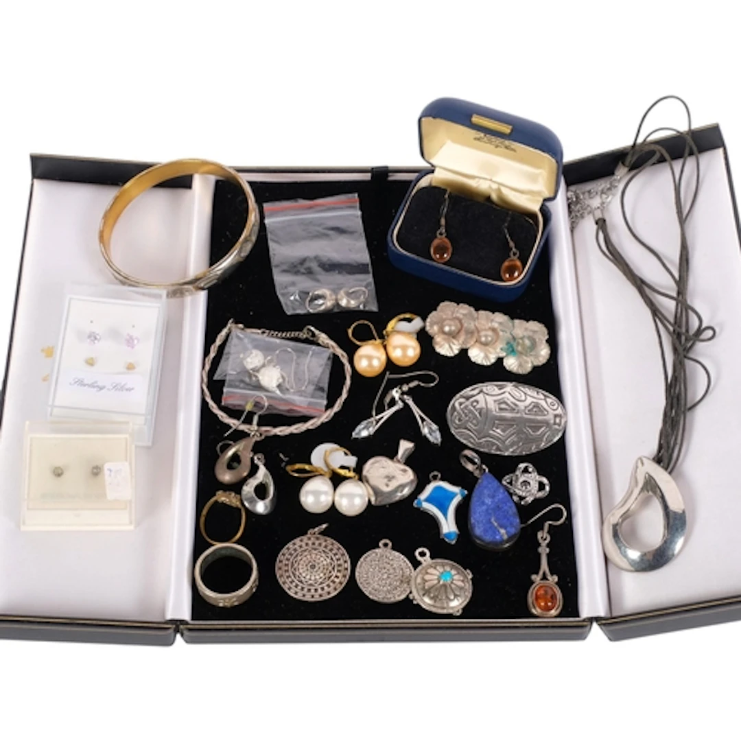 A collection of silver jewellery, including amber earrings, ...