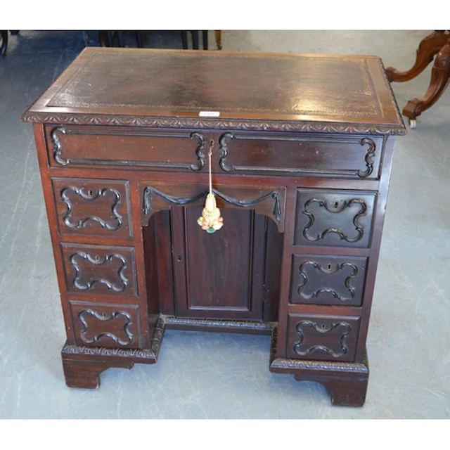 Small Chippendale style mahogany kneehole desk with red leat...