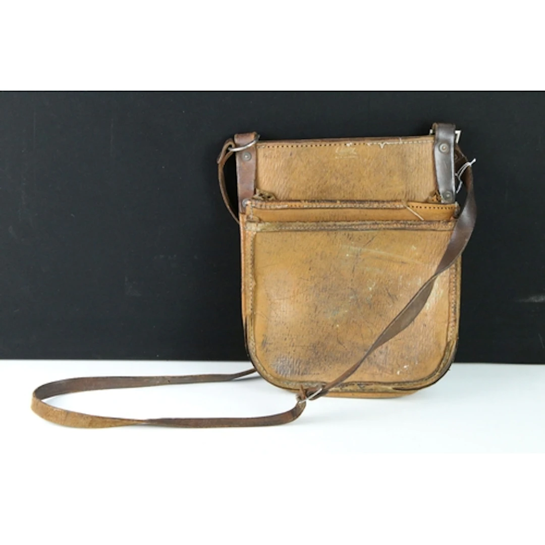 Early to mid 20th century Chossy real leather satchel / mone...