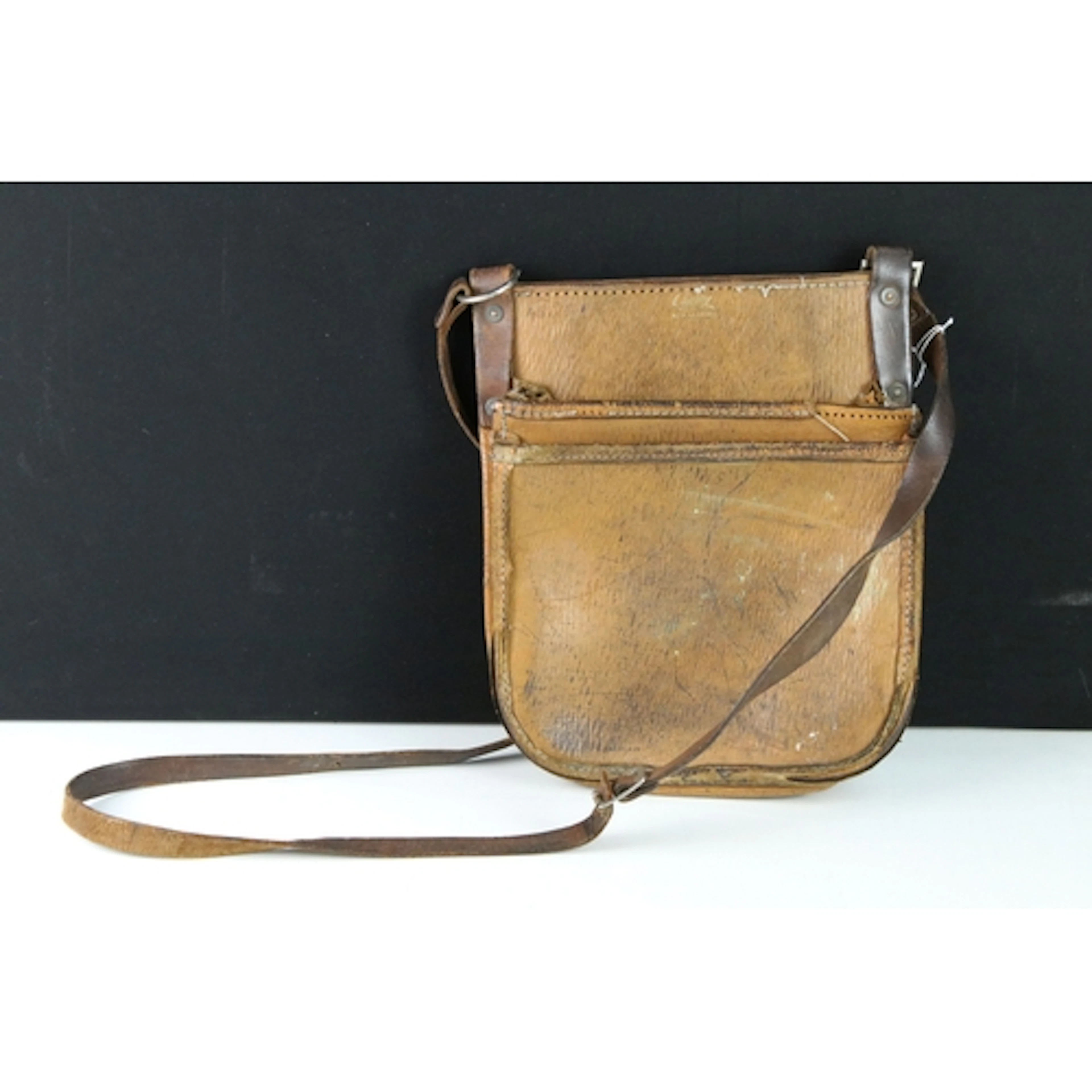 Early to mid 20th century Chossy real leather satchel / mone...