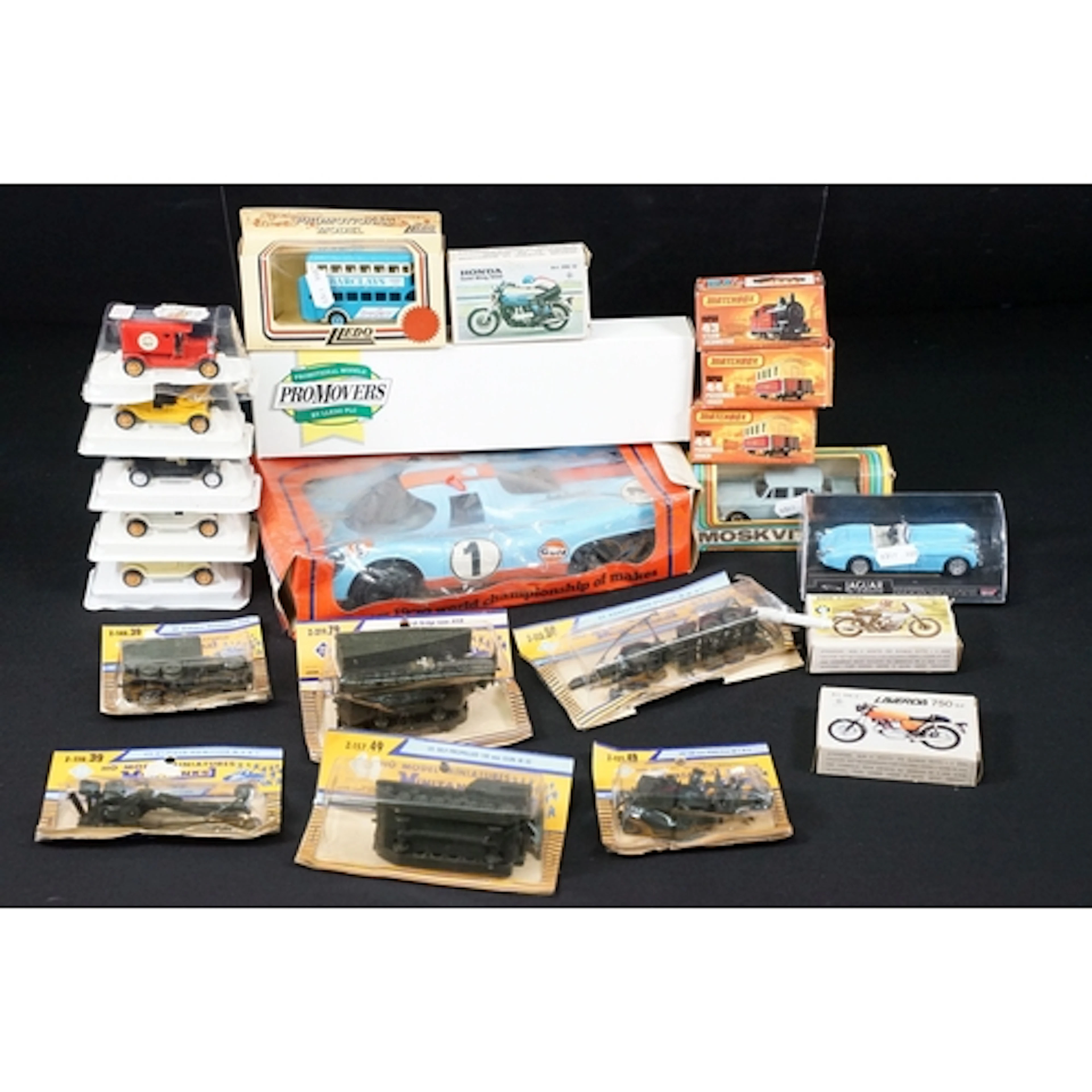 22 Boxed / carded diecast & plastic models to include 3 x CG...