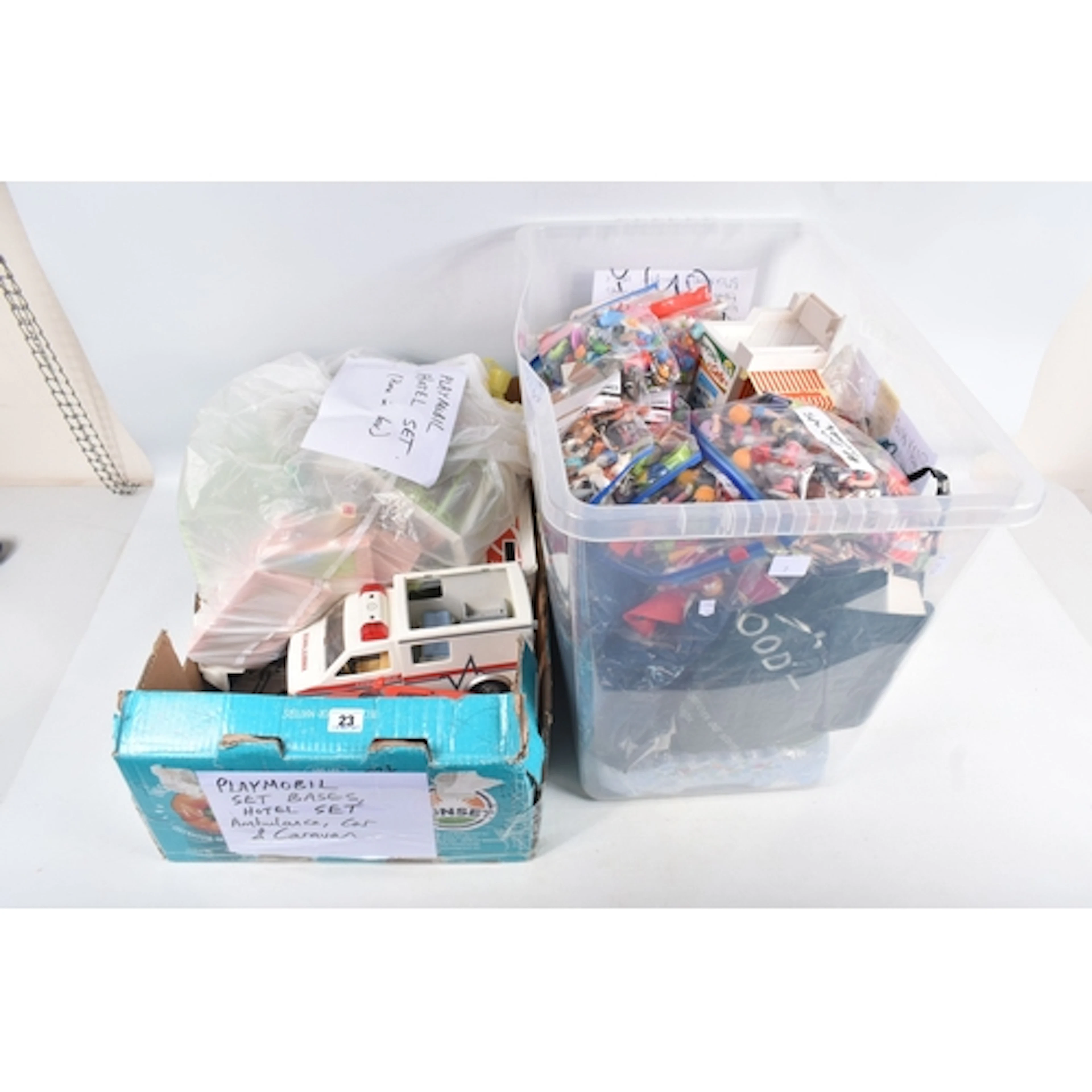 A QUANTITY OF LOOSE PLAYMOBIL SETS, FIGURES, AND ACCESSORIES...