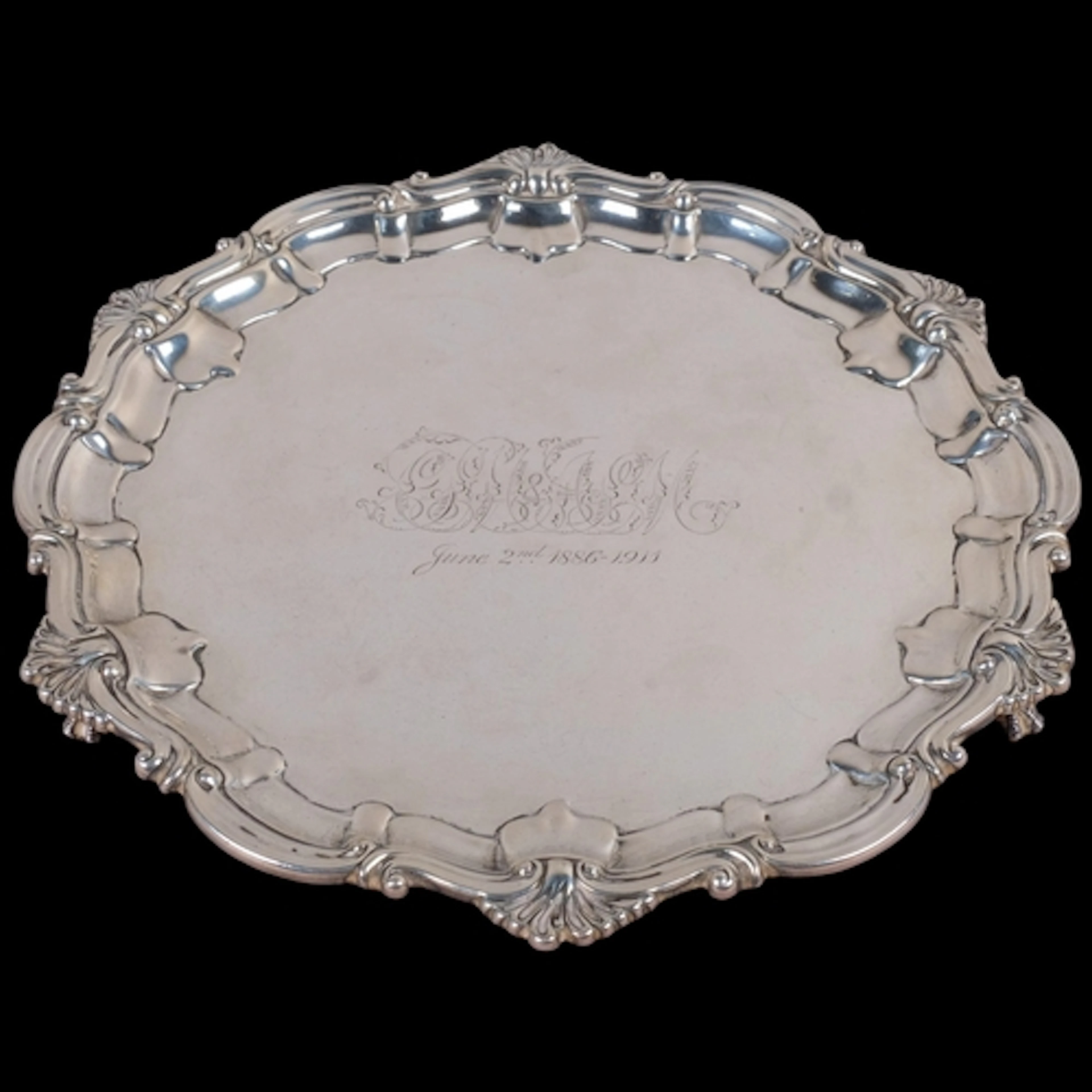 A George V silver salva, Martin, Hall & Co, Sheffield 1910, ...