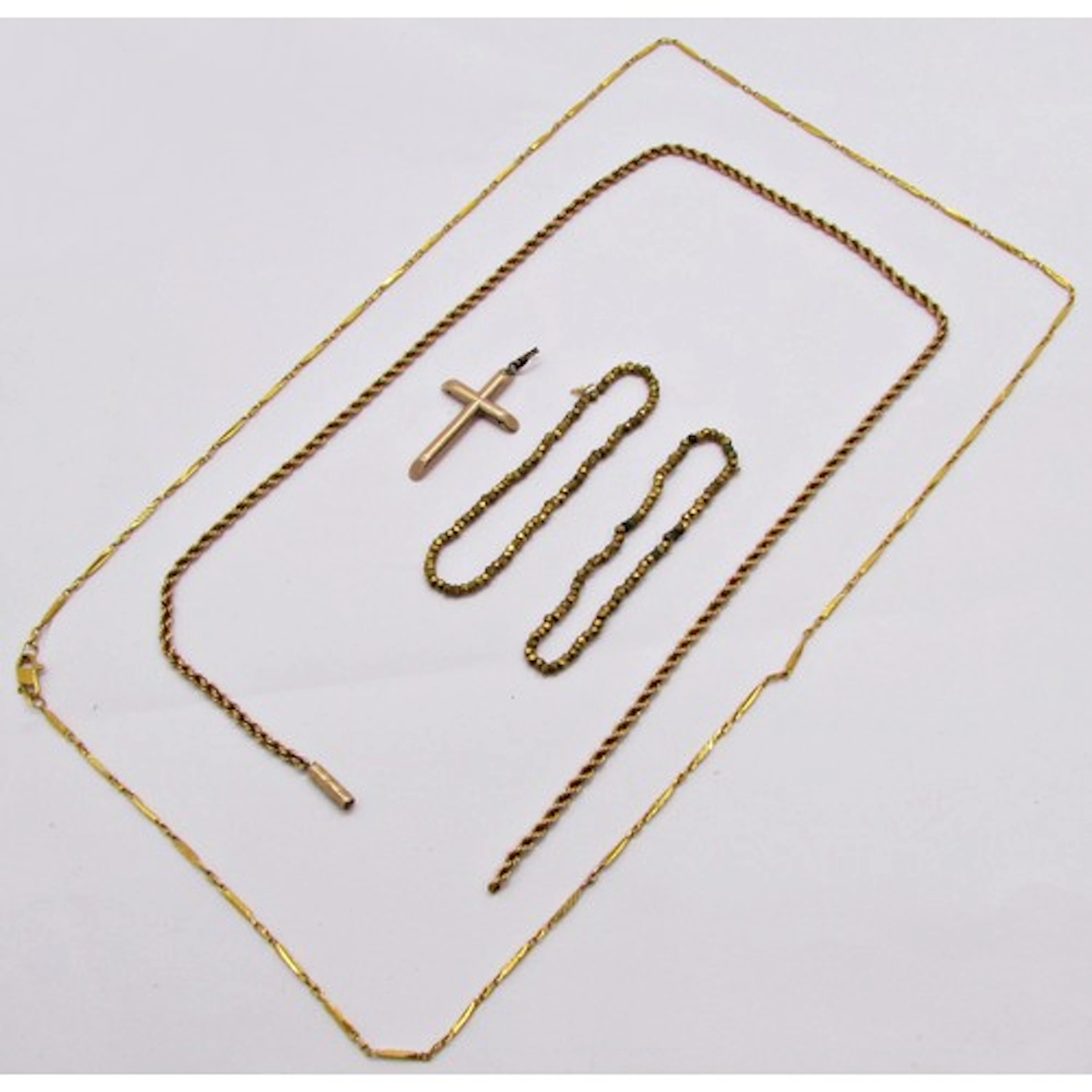 A collection of yellow metal jewellery, to include a fancy-l...