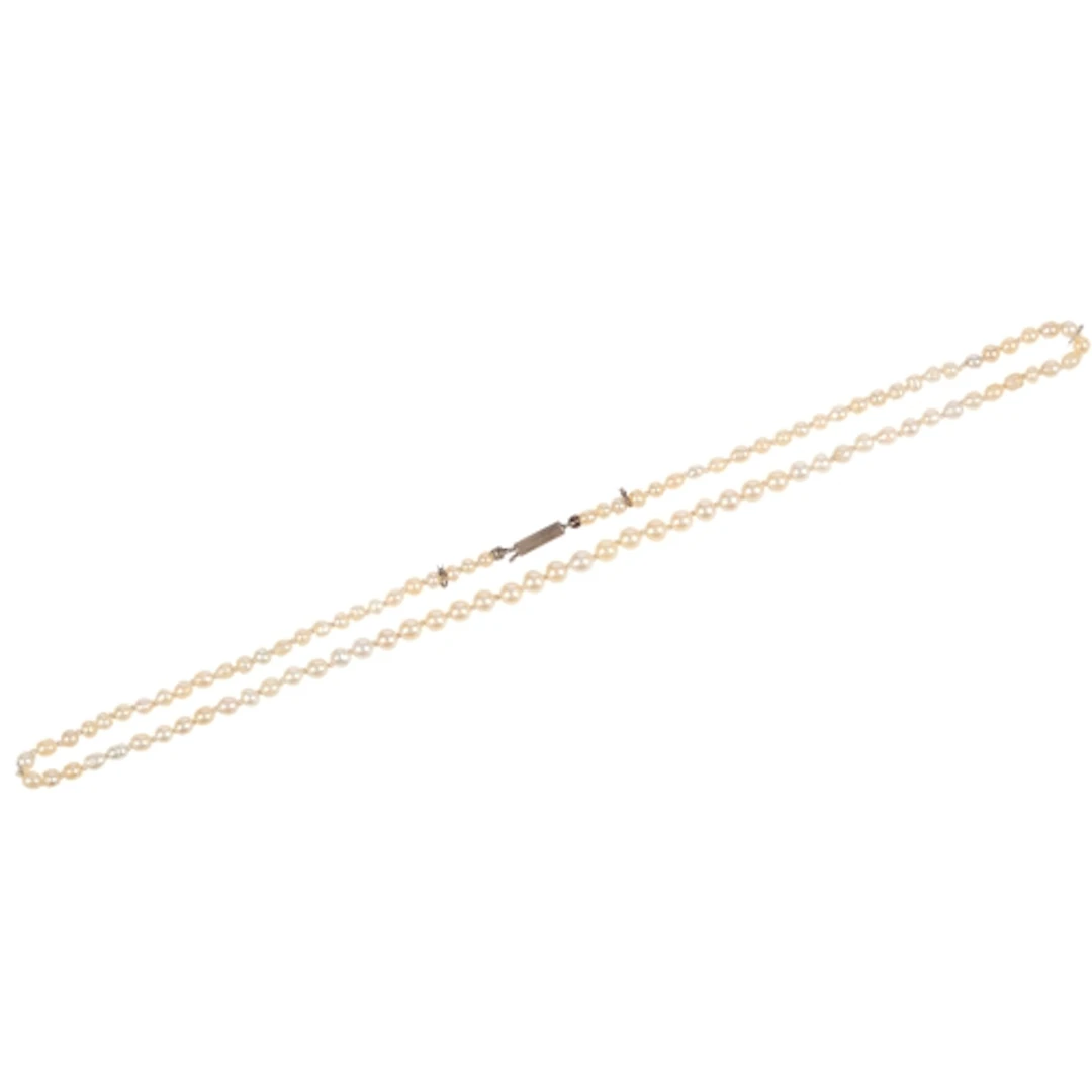 An untested pearl necklace, early 20th century, composed of ...