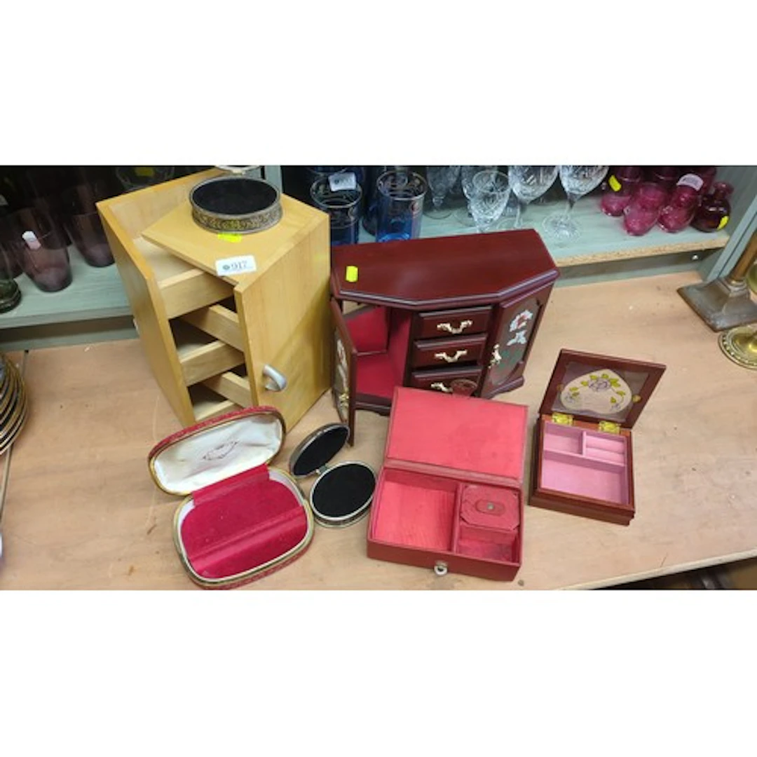 A group of mid-20th century jewellery and trinket boxes, inc...