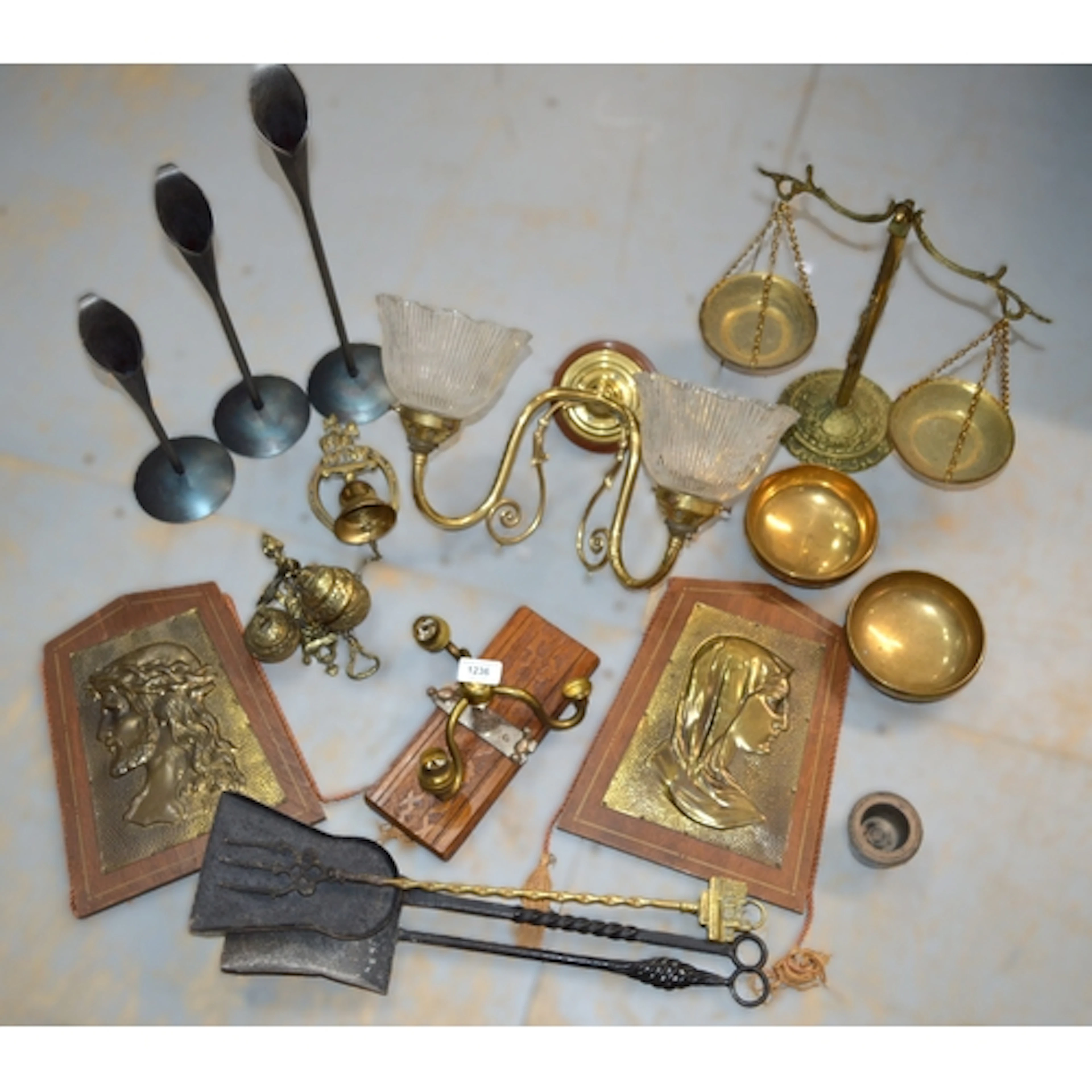Quantity of brass, including plaques of Jesus and Mary