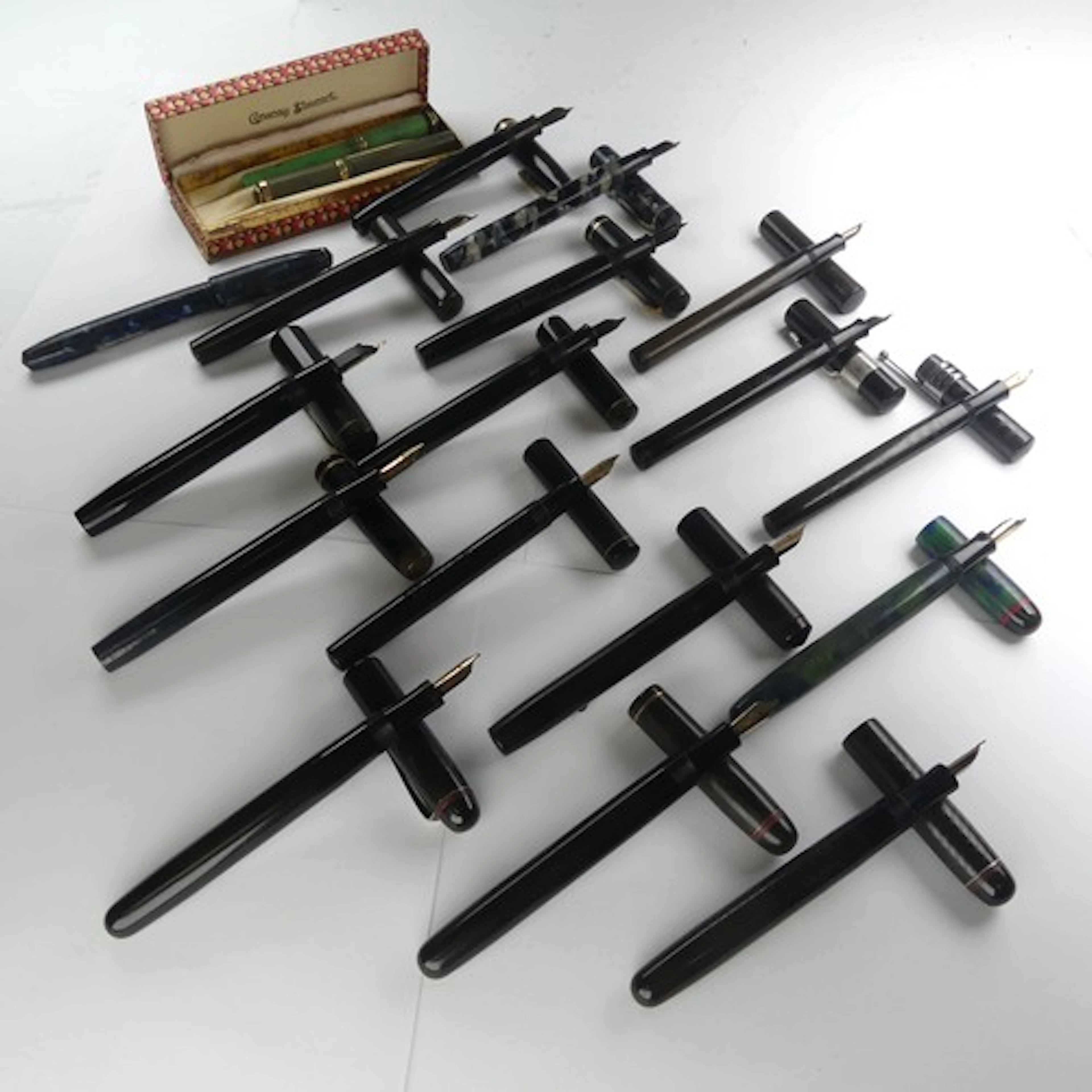 Conway Stewart; A collection of vintage Fountain Pens; inclu...