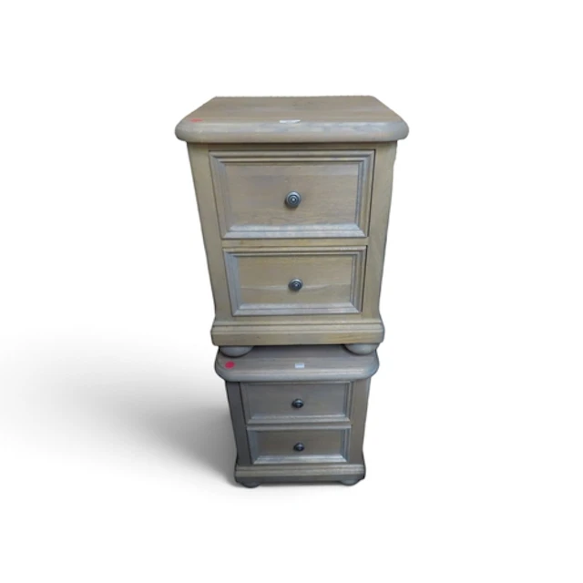 A pair of contemporary limed oak finished bedside chests of&...