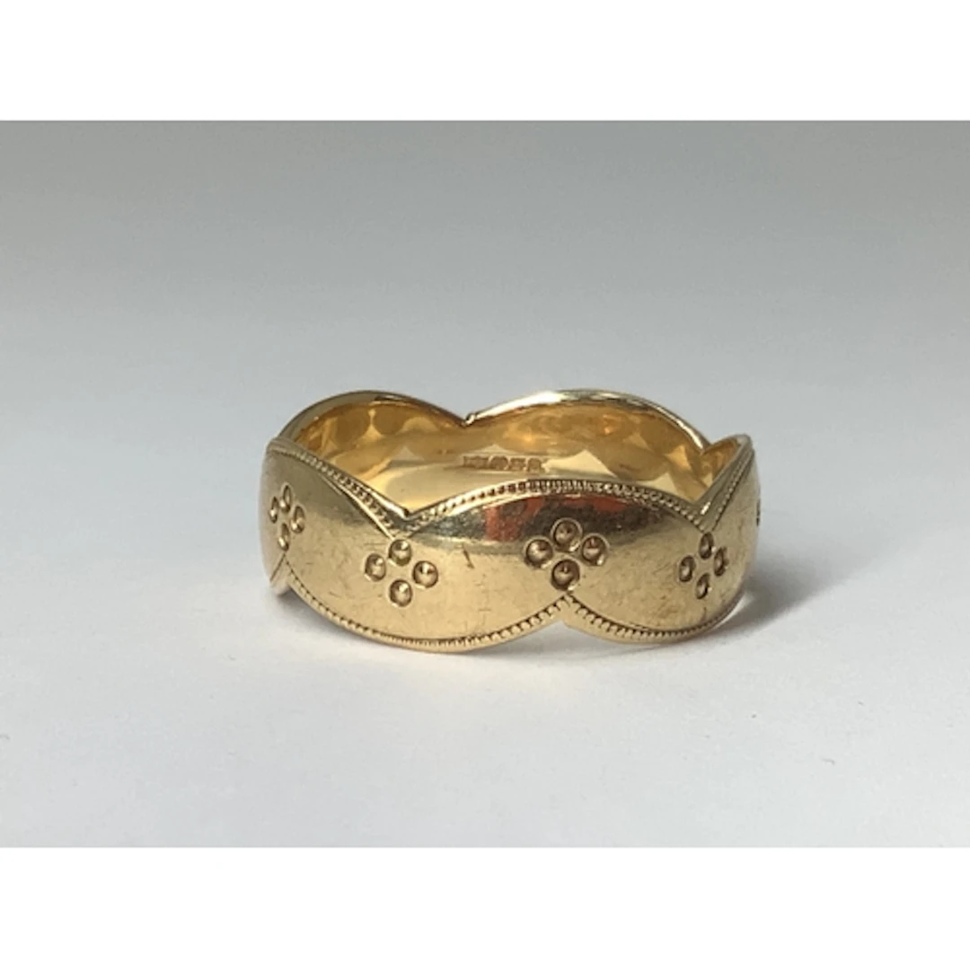 A 9ct Gold Shaped Band, (finger size T). Total weight 3.9gra...