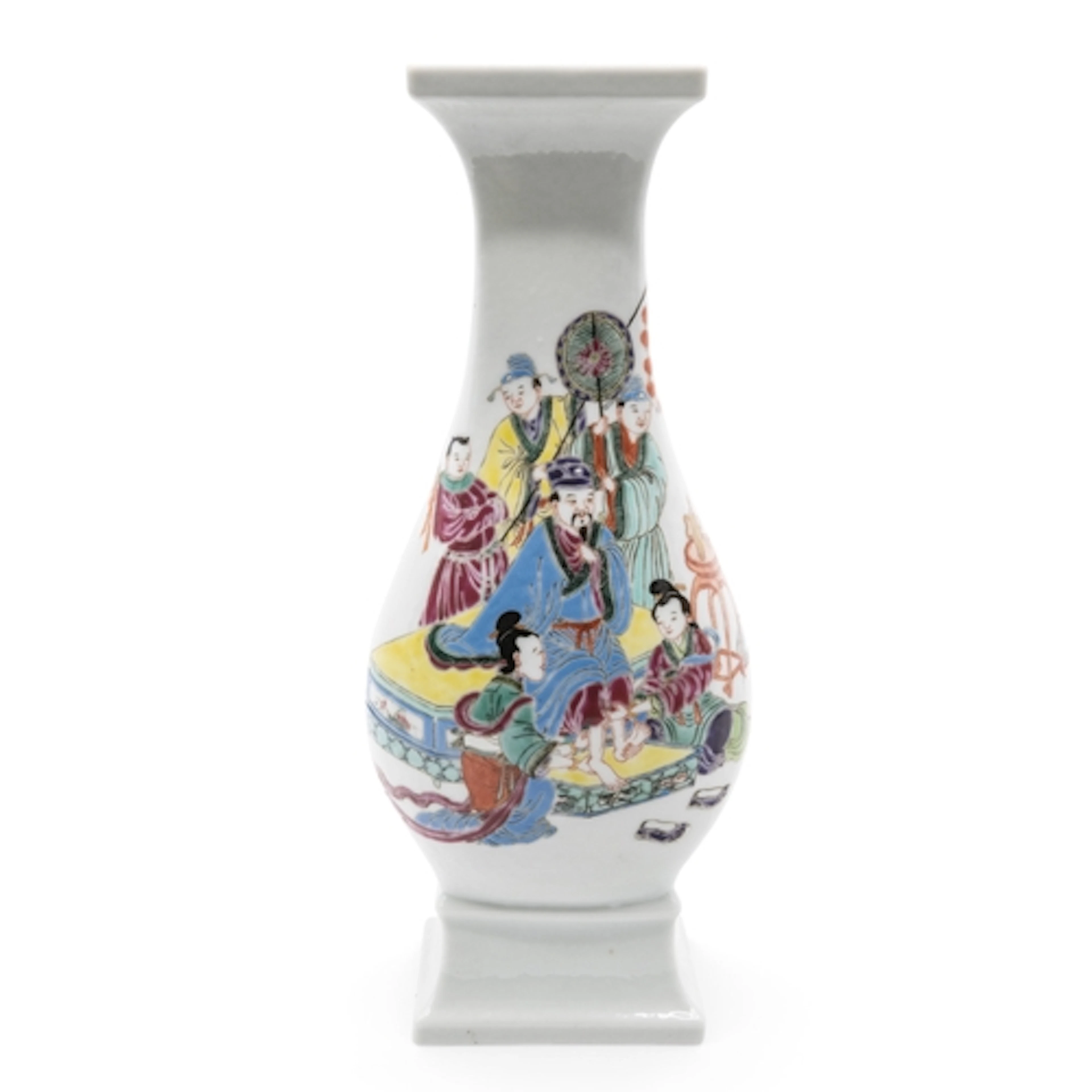 A CHINESE FAMILLE ROSE VASE 19TH / 20TH CENTURY with an apoc...