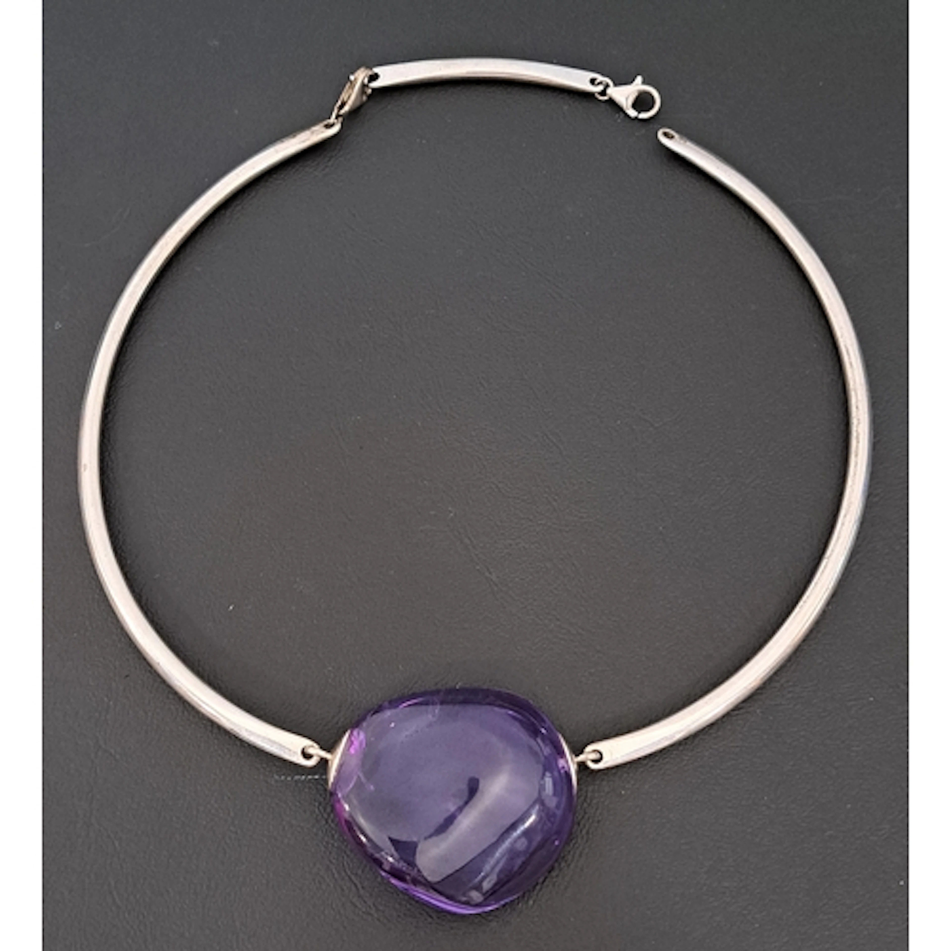 BACCARAT PARMA VIOLET CRYSTAL CHOKER NECKLACE on silver chok...