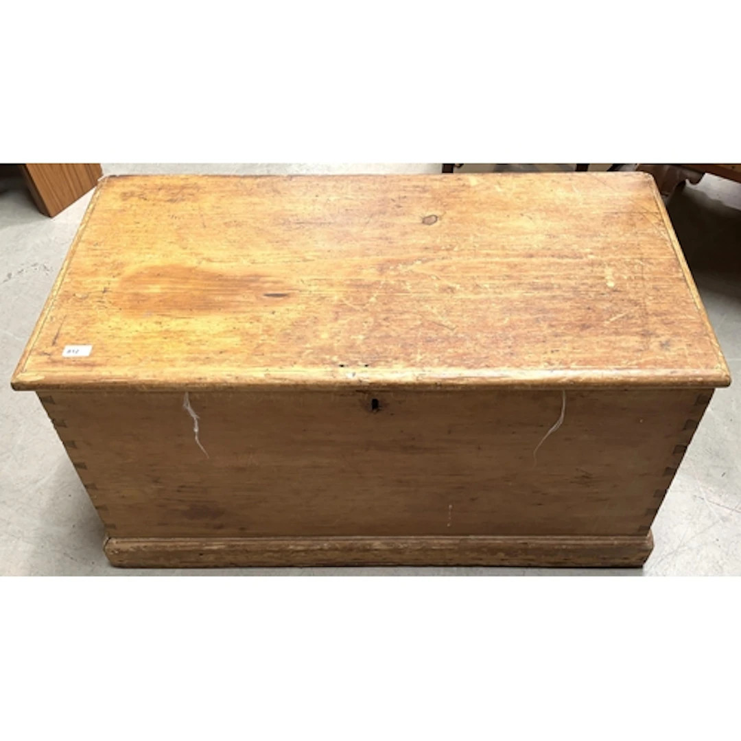 A Victorian stripped pine bedding box